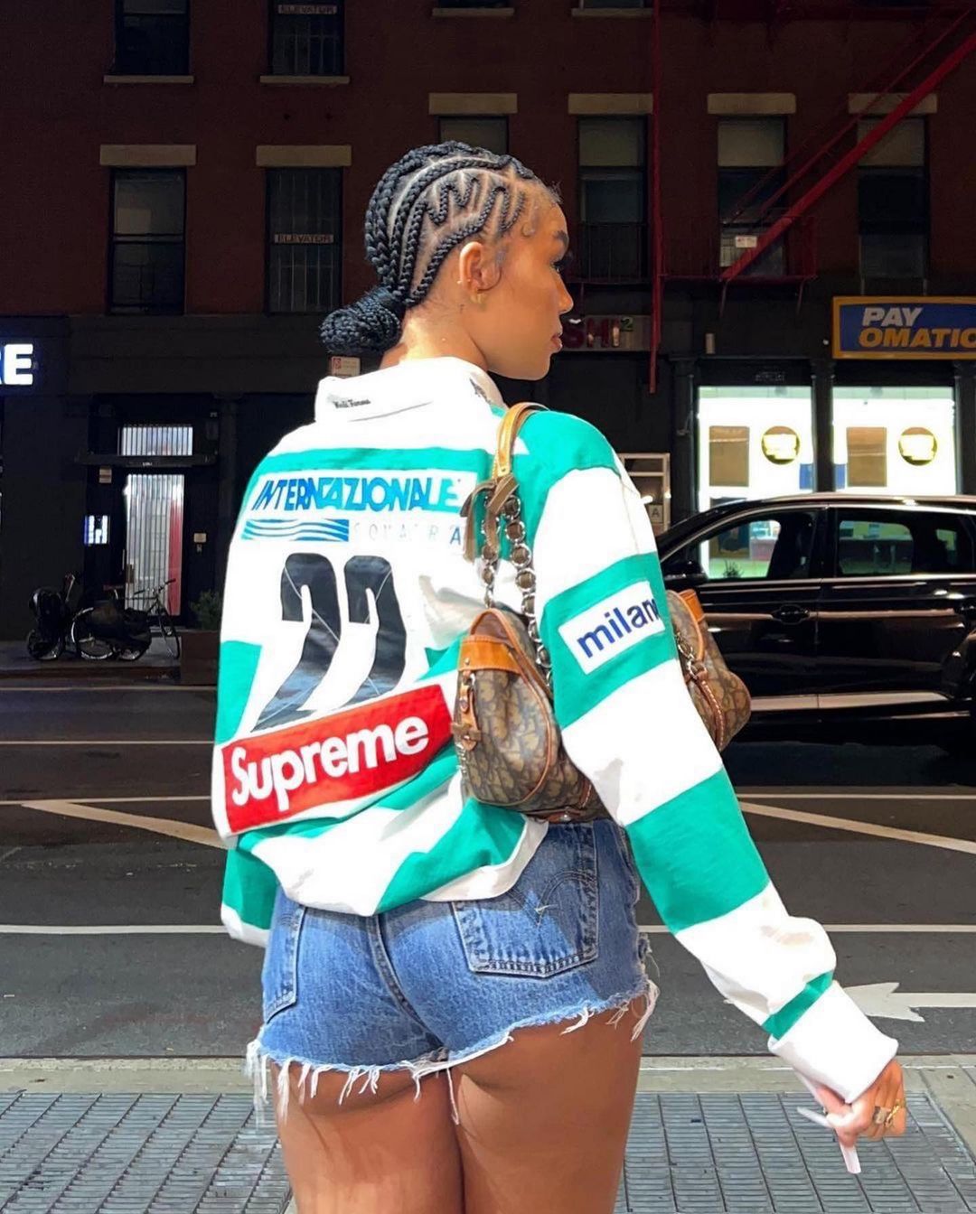 cliomakeup-micro-treccine-tendenza-capelli-estate-2023-6