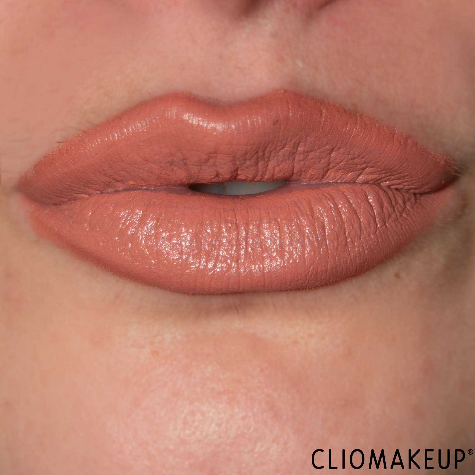 cliomakeup-recensione-rossetto-kylie-cosmetics-rossetto-matte-lipstick-13