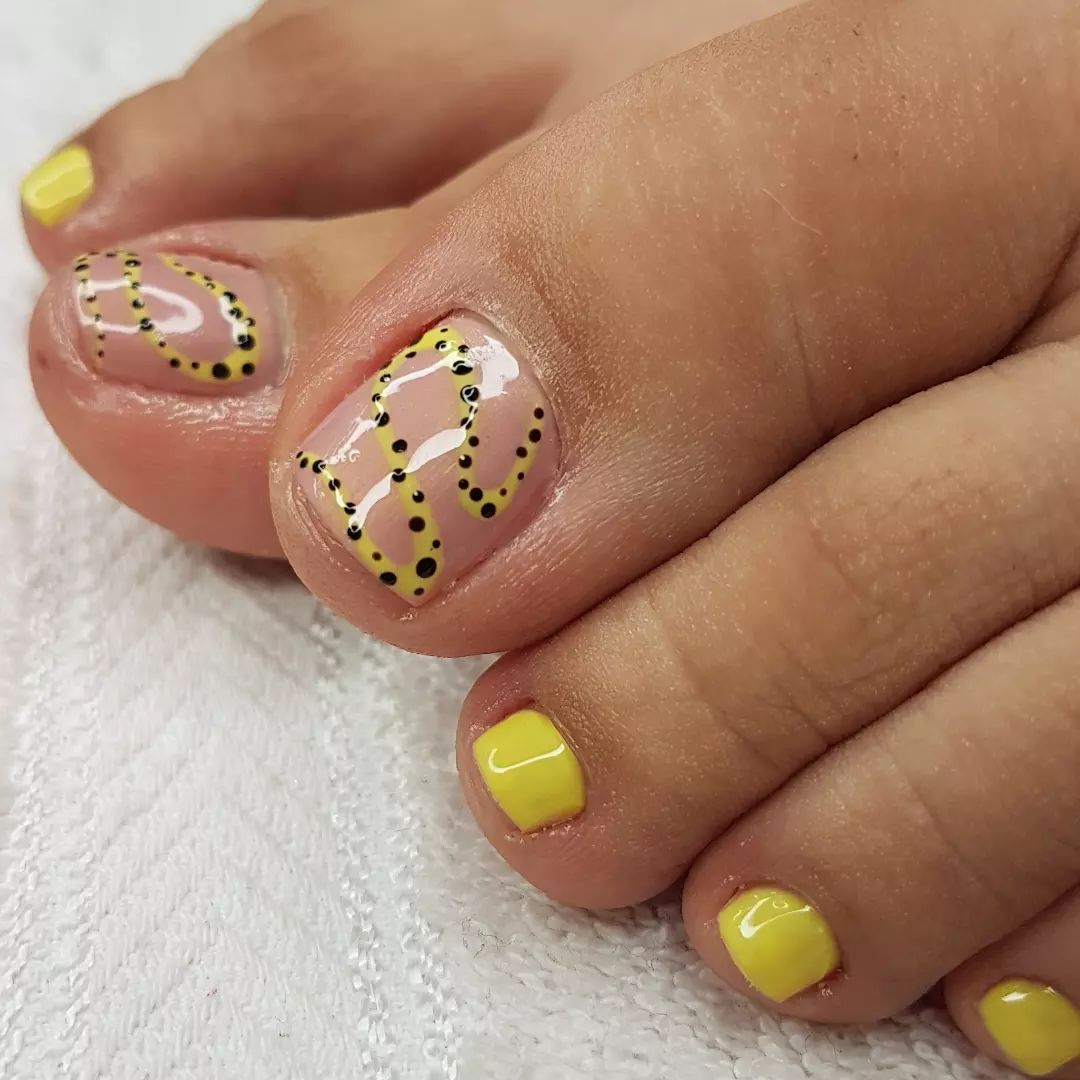 cliomakeup-smalto-piedi-estate-2023-2