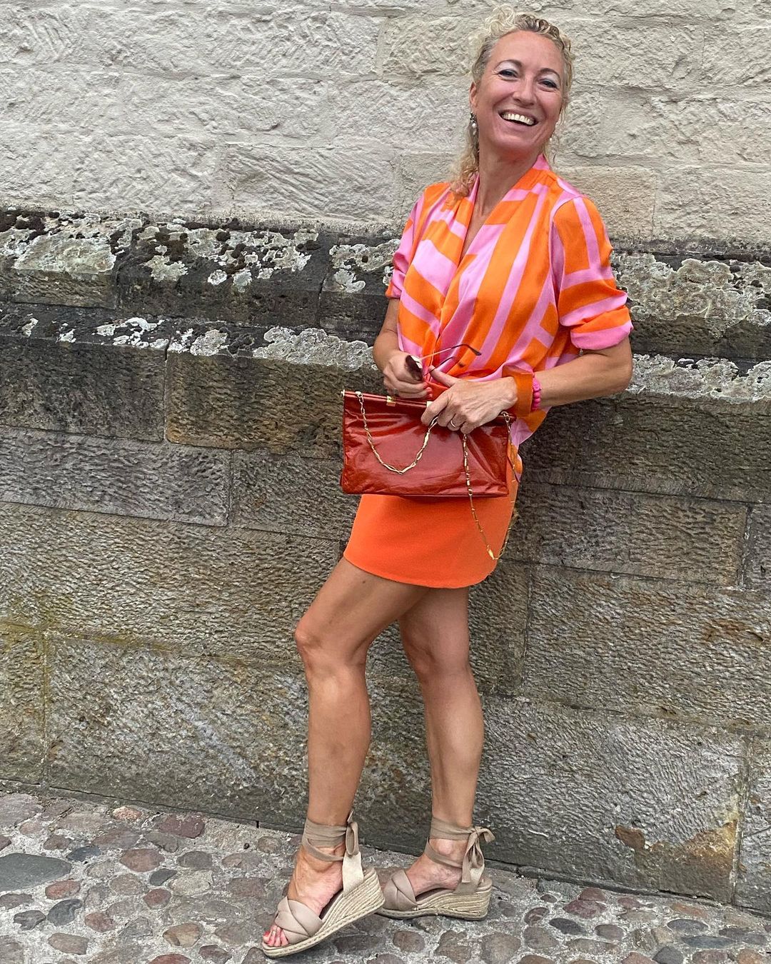 cliomakeup-look-con-zeppe-estate-2023-outfit-comfy-chic-4