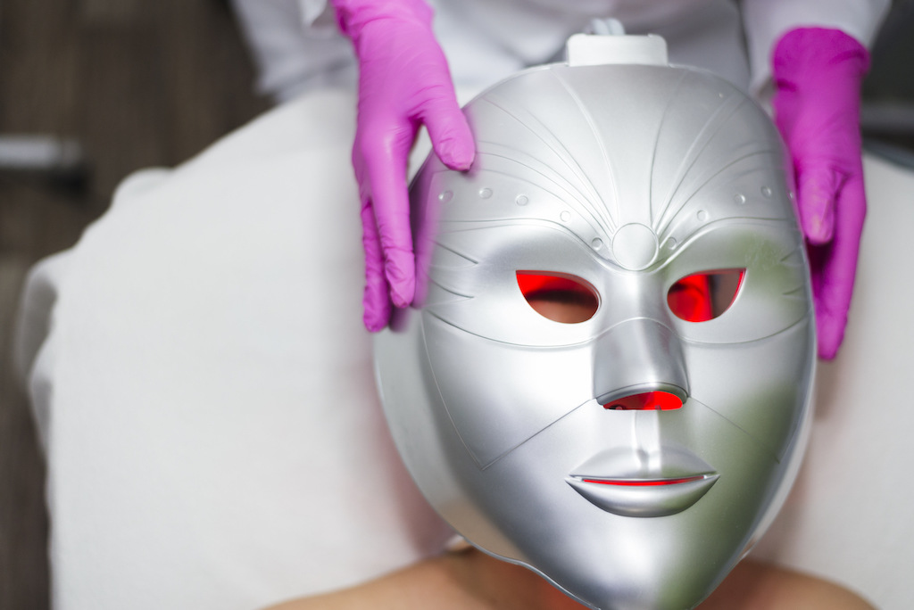 Maschere viso LED: i benefici e come funzionano