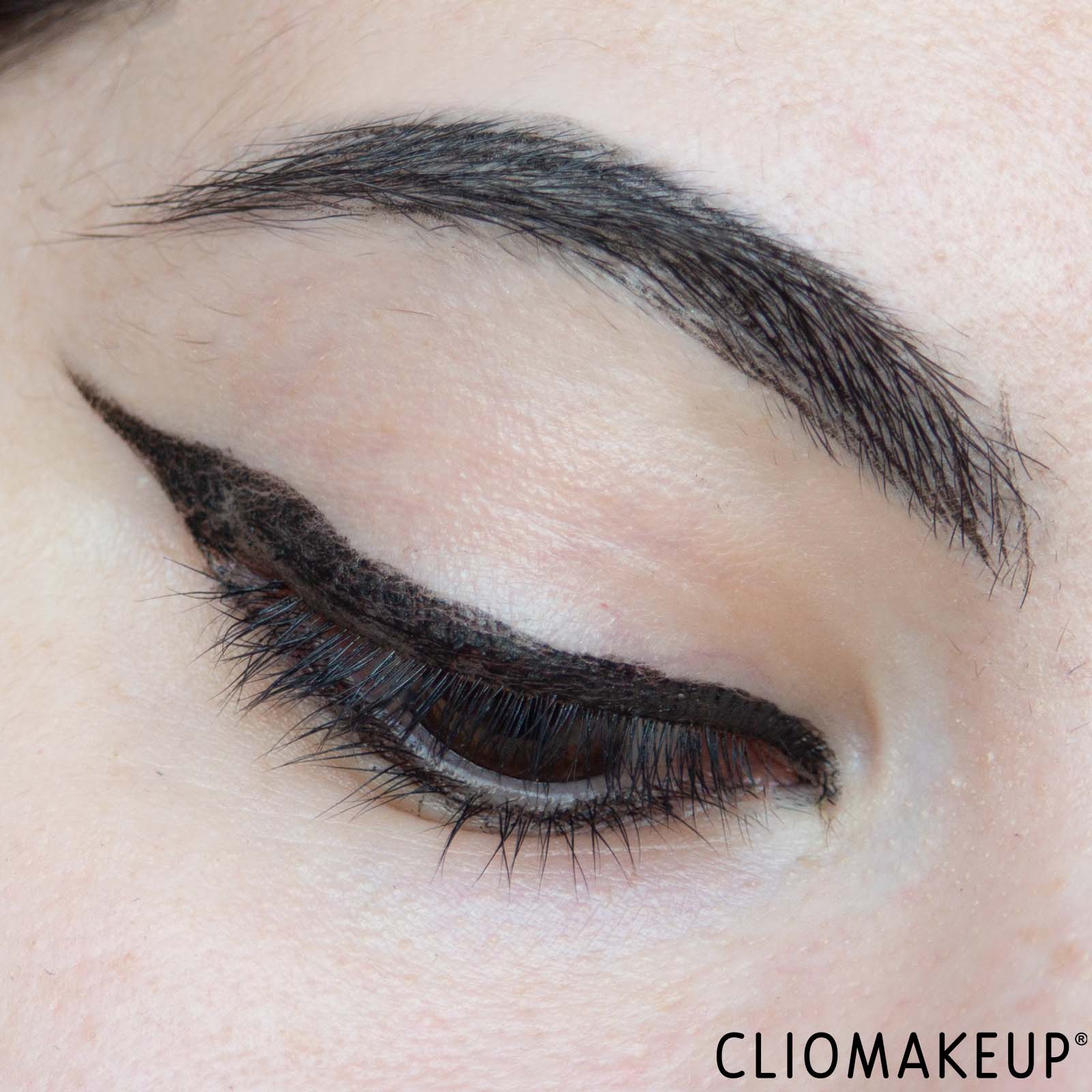 cliomakeup-recensione-eyeliner-essence-super-fine-brush-liner-waterproof-12
