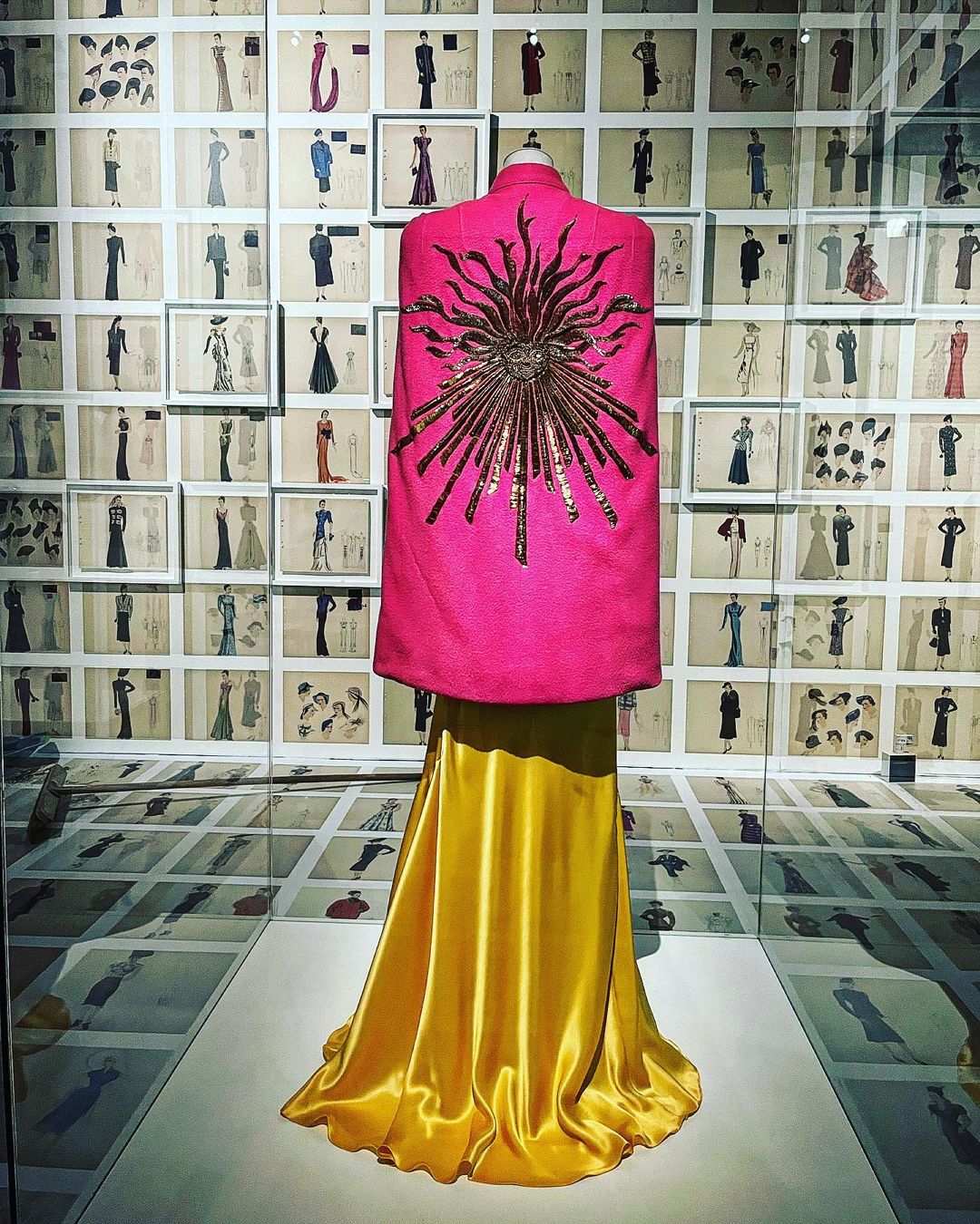 cliomakeup-qual-e-origine-colore-rosa-shocking-storia-10