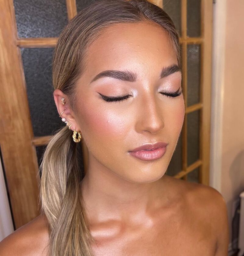 cliomakeup-trucco-notte-san-lorenzo-2023-base-viso-illuminante