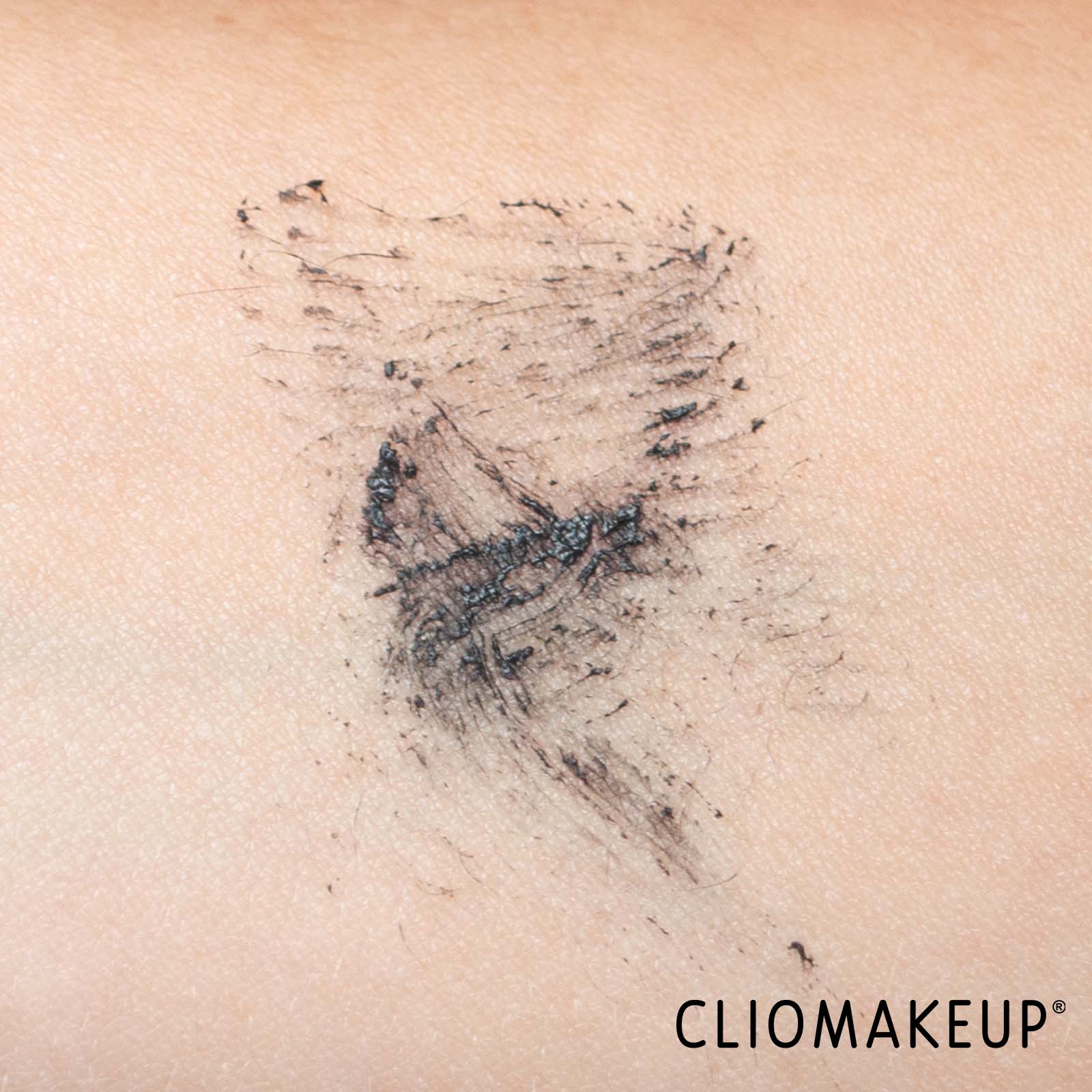 cliomakeup-recensione-mascara-kvd-vegan-beauty-full-sleeve-mascara-6