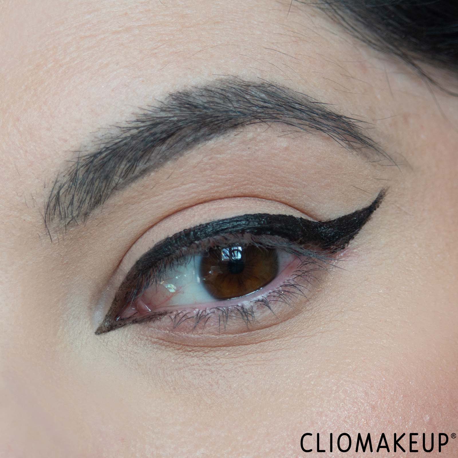 cliomakeup-recensione-eyeliner-essence-extra-long-lasting-eyeliner-pen-11
