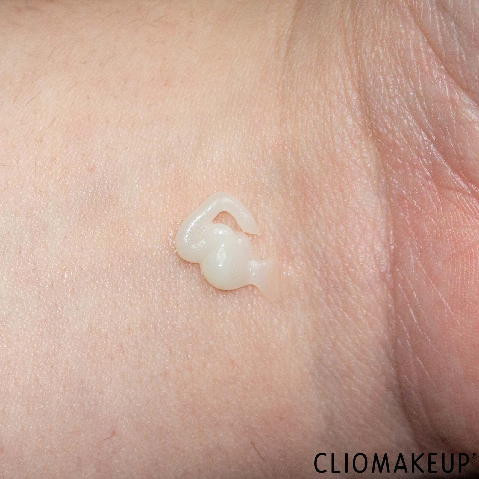 cliomakeup-recensione-balsamo-labbra-essence-lip-care-cocoa-7