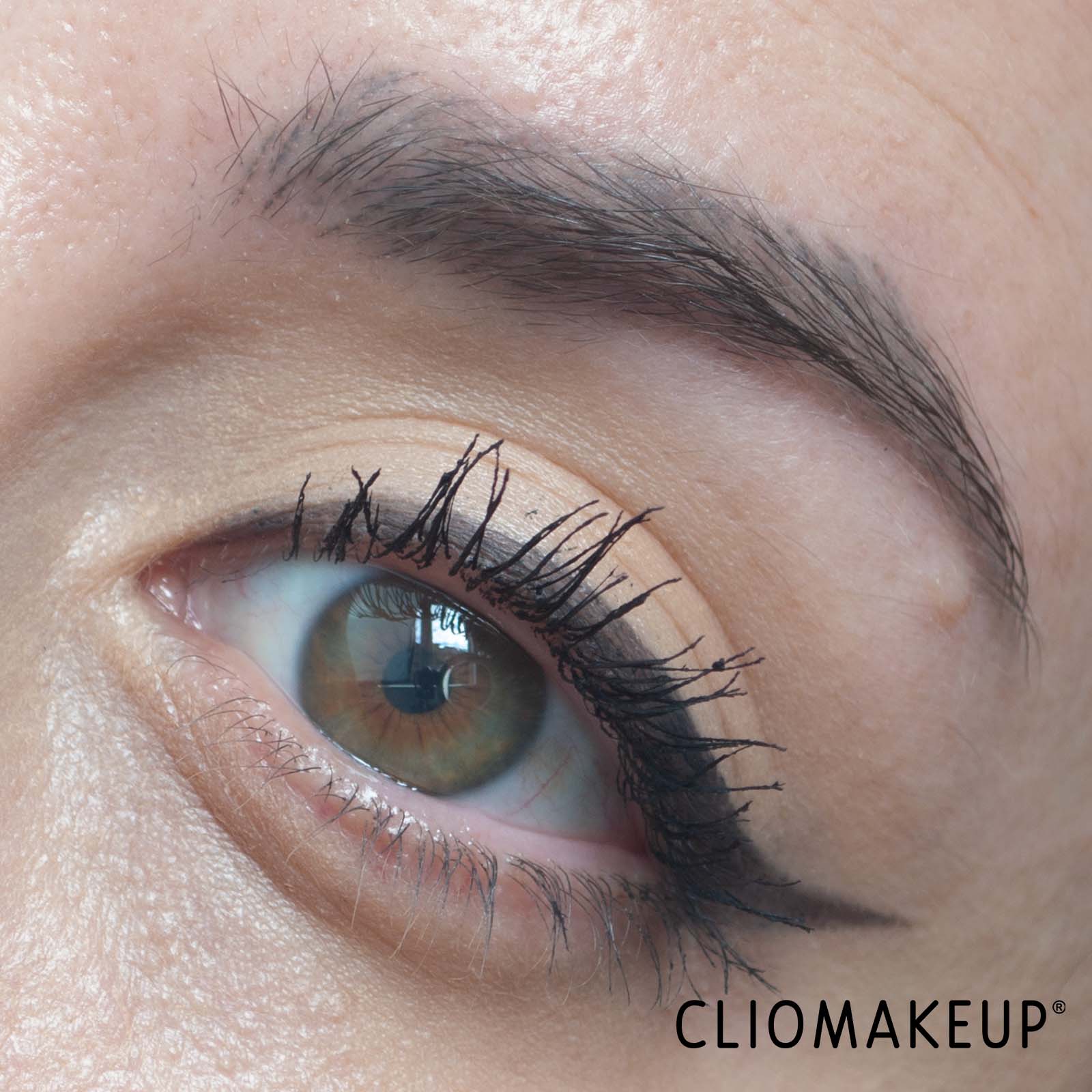 cliomakeup-recensione-eyeliner-essence-emily-in-paris-creamy-eyeliner-10