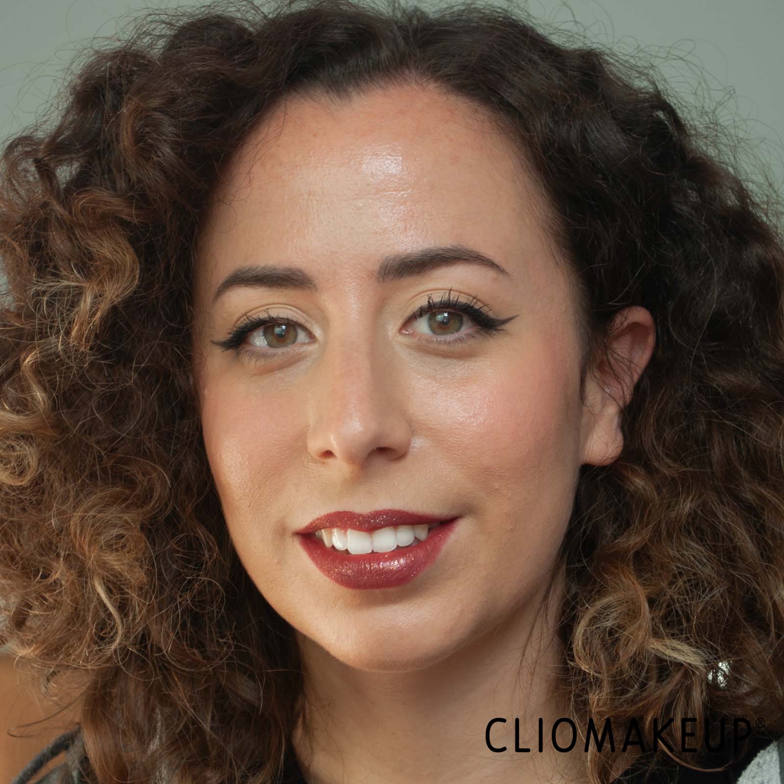 cliomakeup-recensione-eyeliner-essence-emily-in-paris-creamy-eyeliner-12