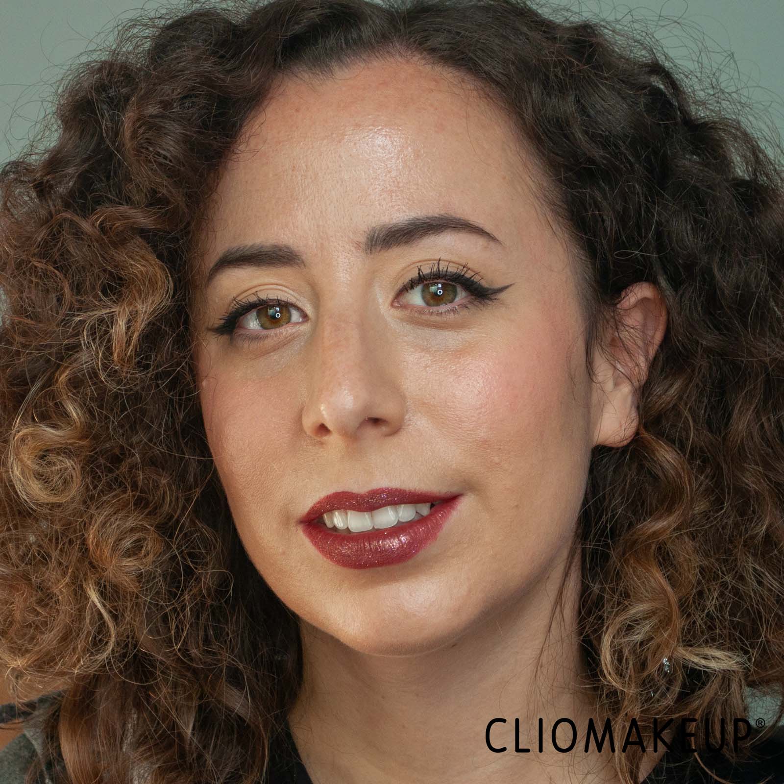 cliomakeup-recensione-eyeliner-essence-emily-in-paris-creamy-eyeliner-13