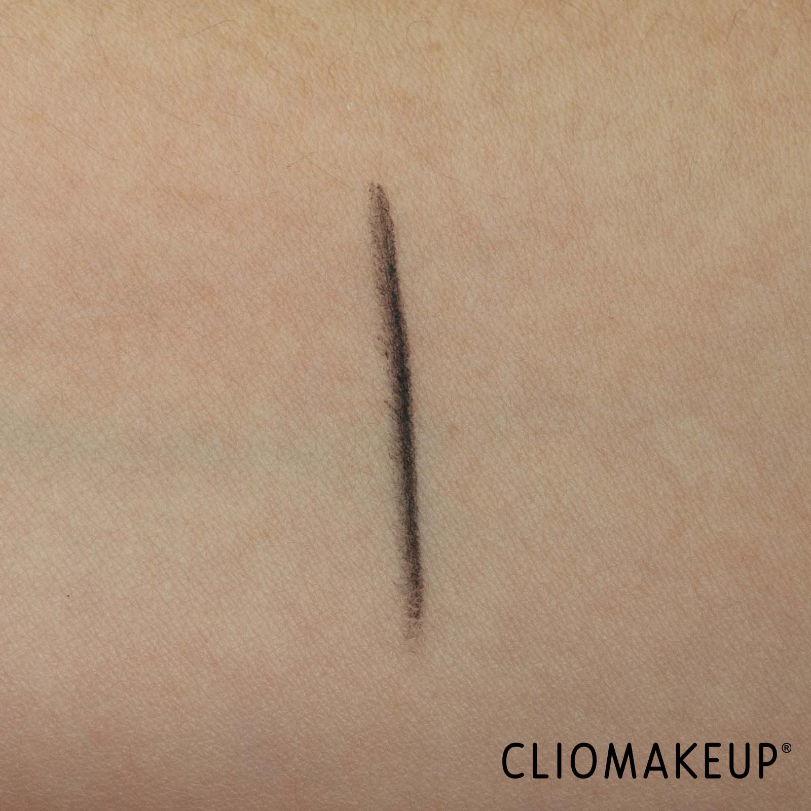 cliomakeup-recensione-eyeliner-essence-emily-in-paris-creamy-eyeliner-7
