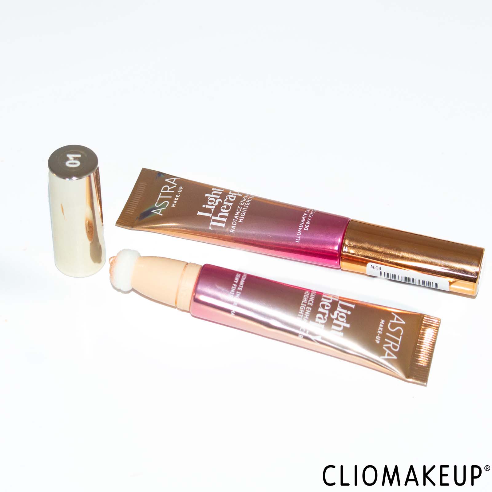 cliomakeup-recensione-illuminante-astra-light-therapy-radiance-enhancer-highlighter-4