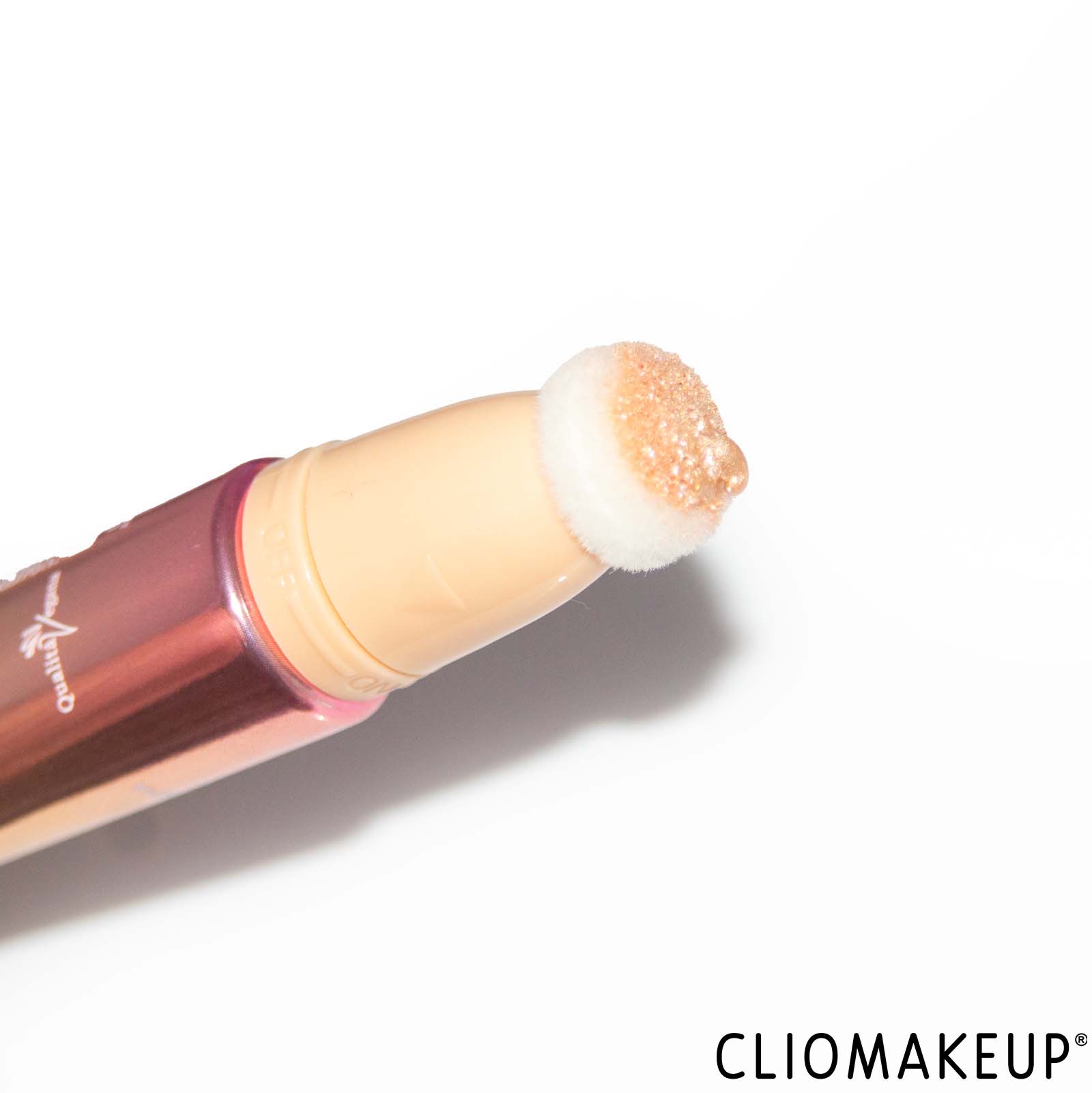 cliomakeup-recensione-illuminante-astra-light-therapy-radiance-enhancer-highlighter-5