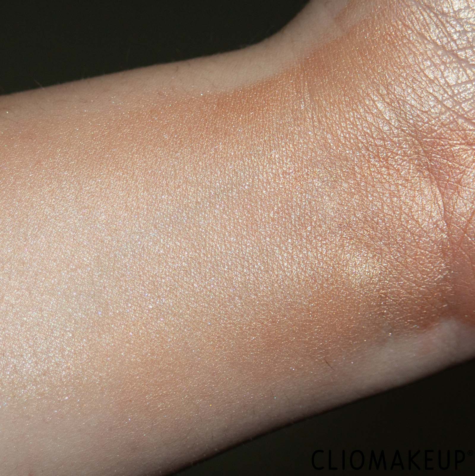 cliomakeup-recensione-illuminante-astra-light-therapy-radiance-enhancer-highlighter-9