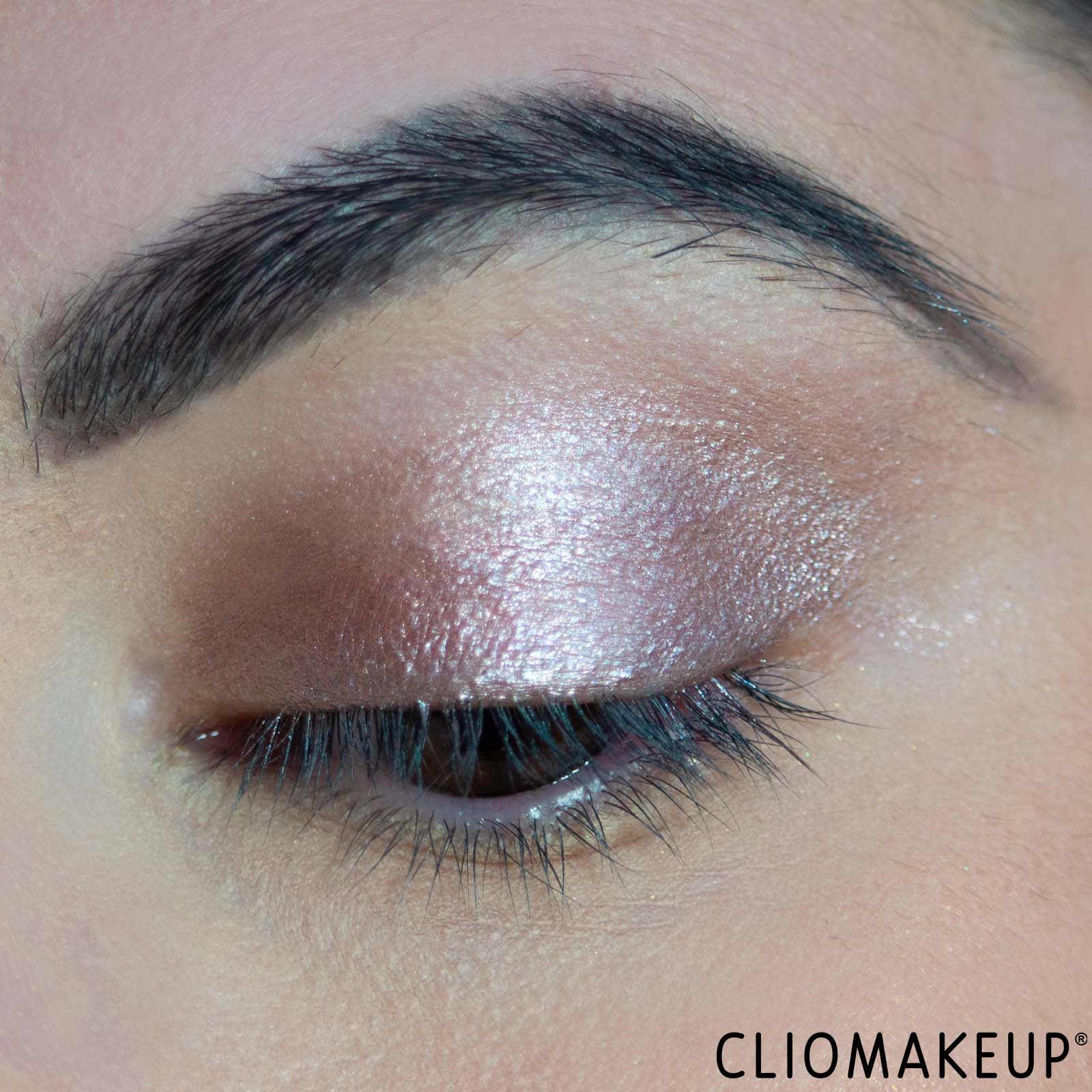 cliomakeup-recensione-ombretti-liquidi-astra-chromo-therapy-liquid-eyeshadow-light-10