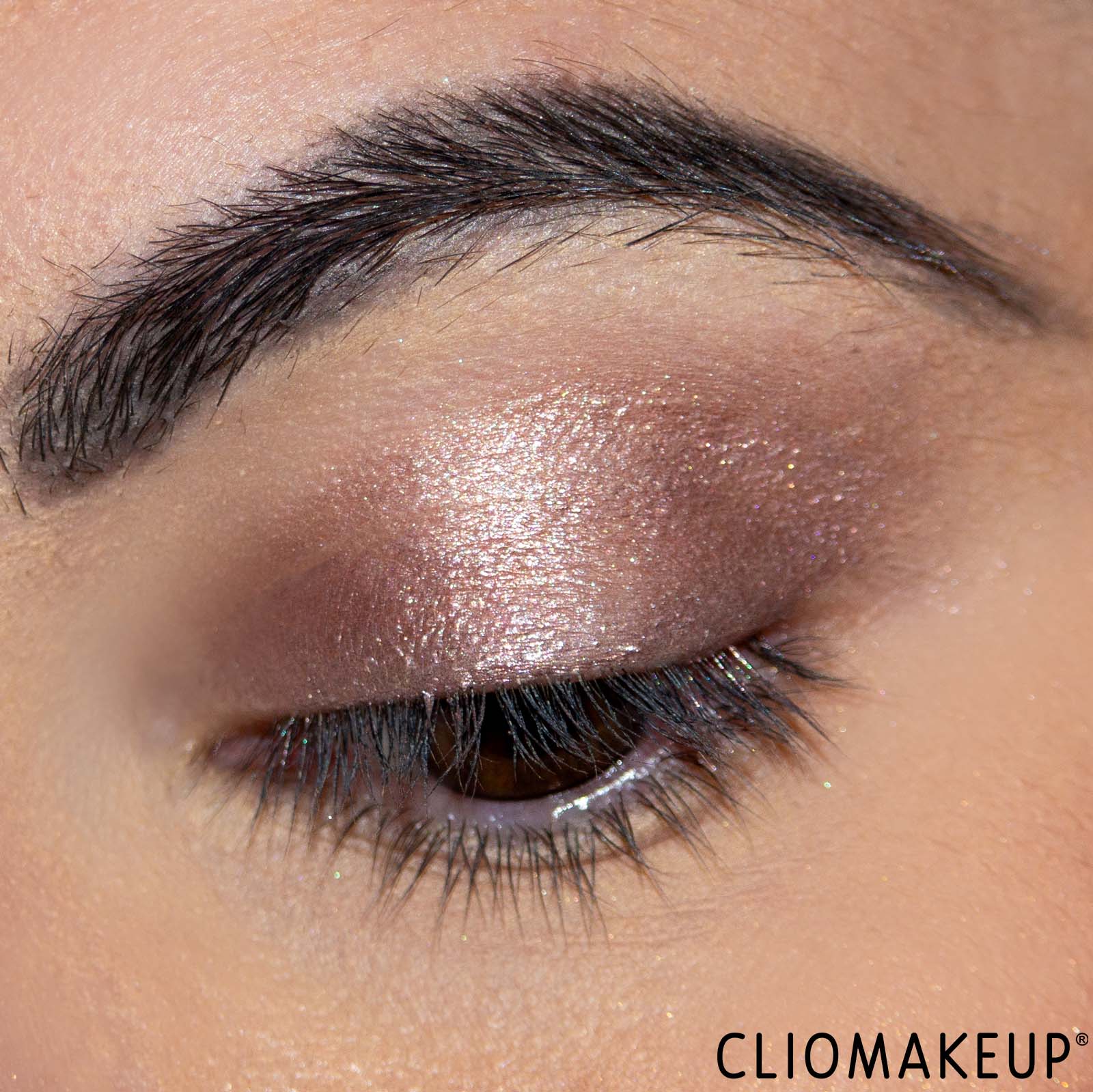 cliomakeup-recensione-ombretti-liquidi-astra-cromo-therapy-liquid-eyeshadow-light-11
