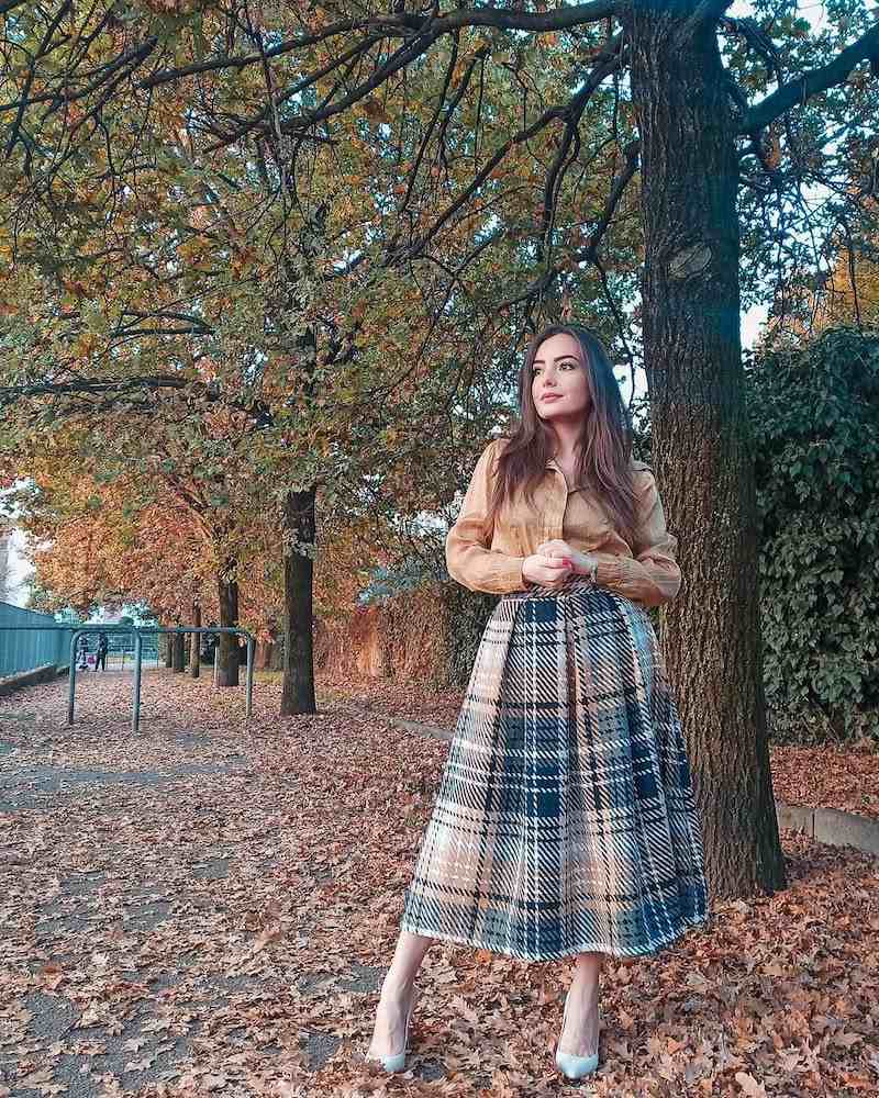 come-abbinare-tartan-gonna-blusa