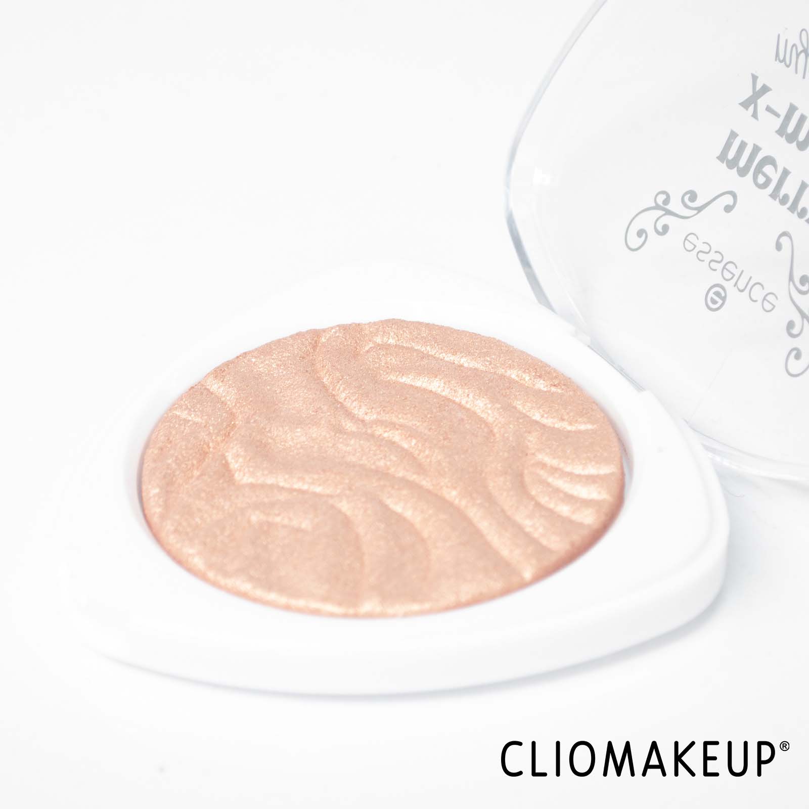 cliomakeup-recensione-illuminante-essence-merry-x-mas-mydeer-highlighter-5