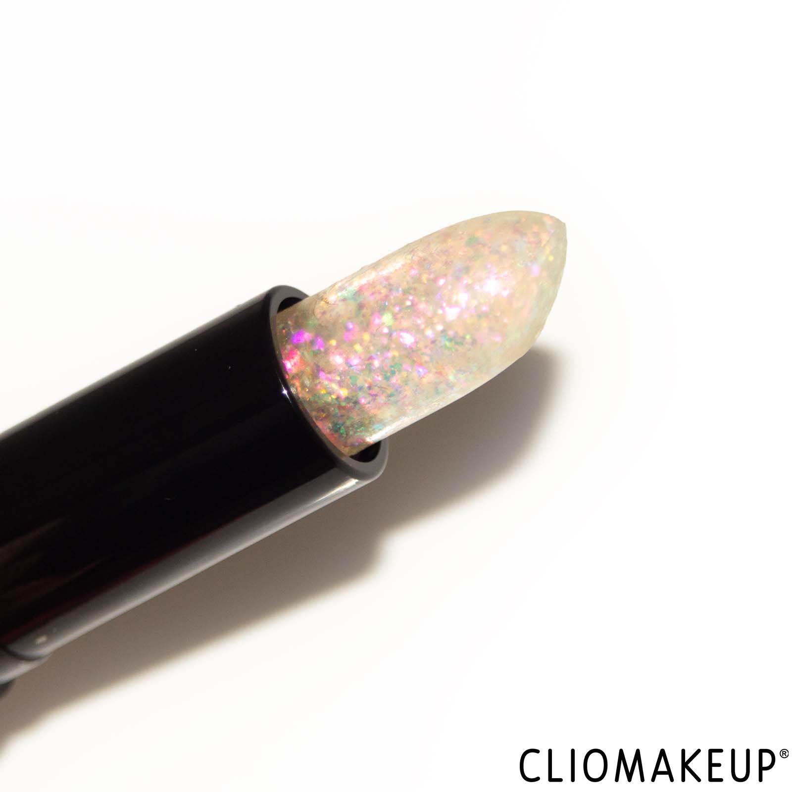 cliomakeup-recensione-rossetto-essence-glimmer-glow-lipstick-5