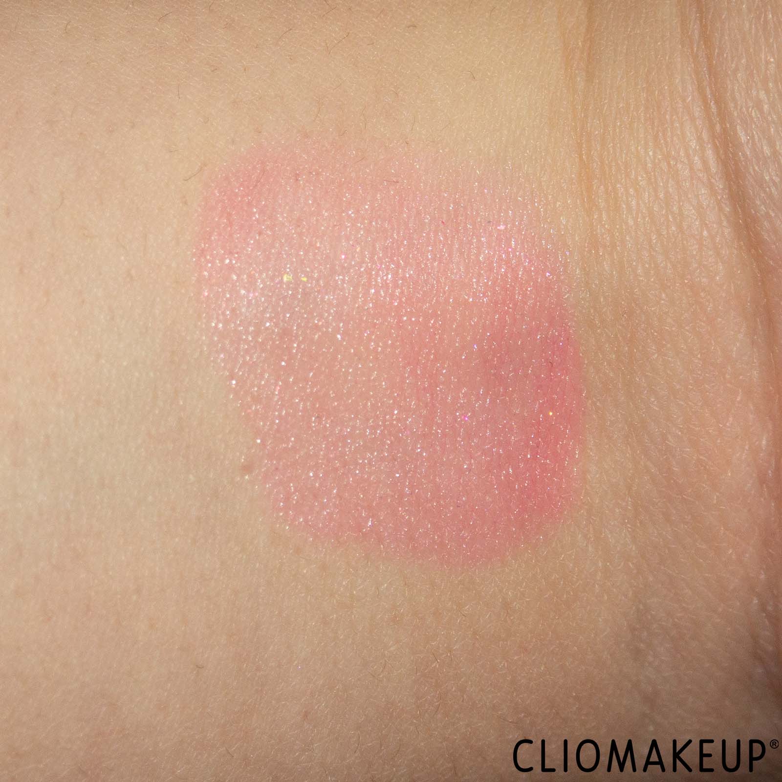 cliomakeup-recensione-rossetto-essence-glimmer-glow-lipstick-7