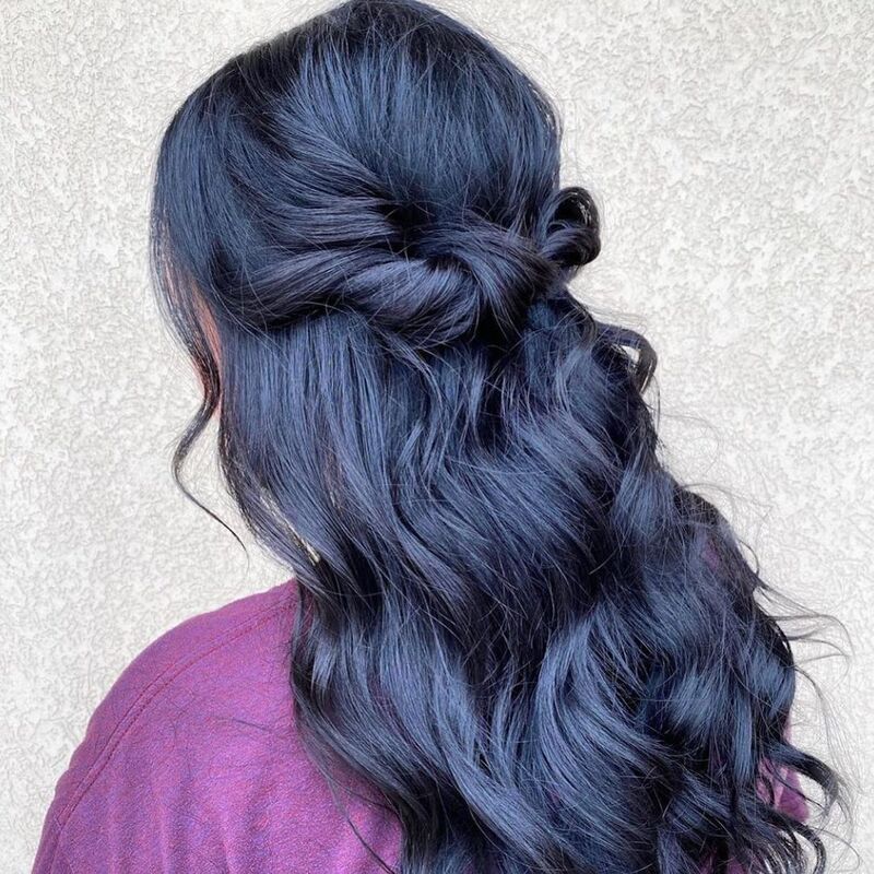 cliomakeup-colore-capelli-nero-blu-acconciatura