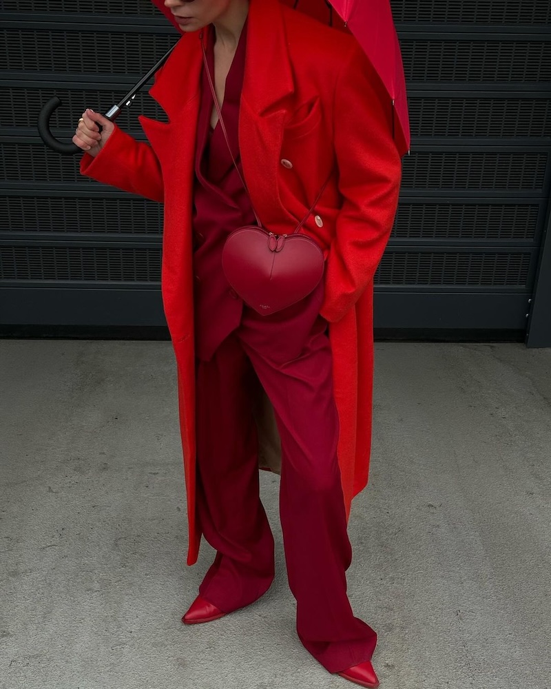 cliomakeup-come-indossare-borsa-rossa-2