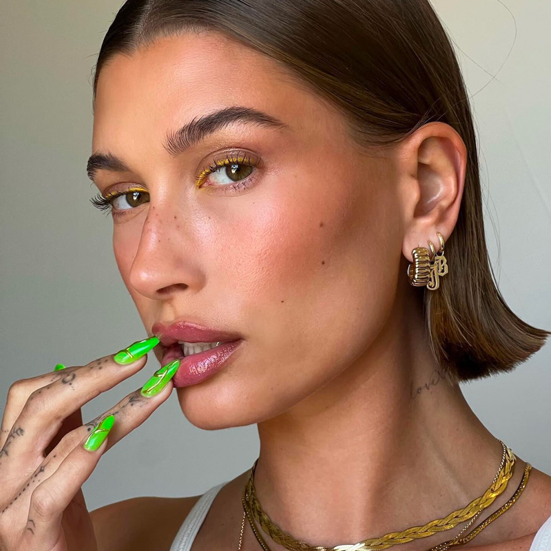 cliomakeup-come-ingrandire-le-labbra-senza-filler-hailey-bieber