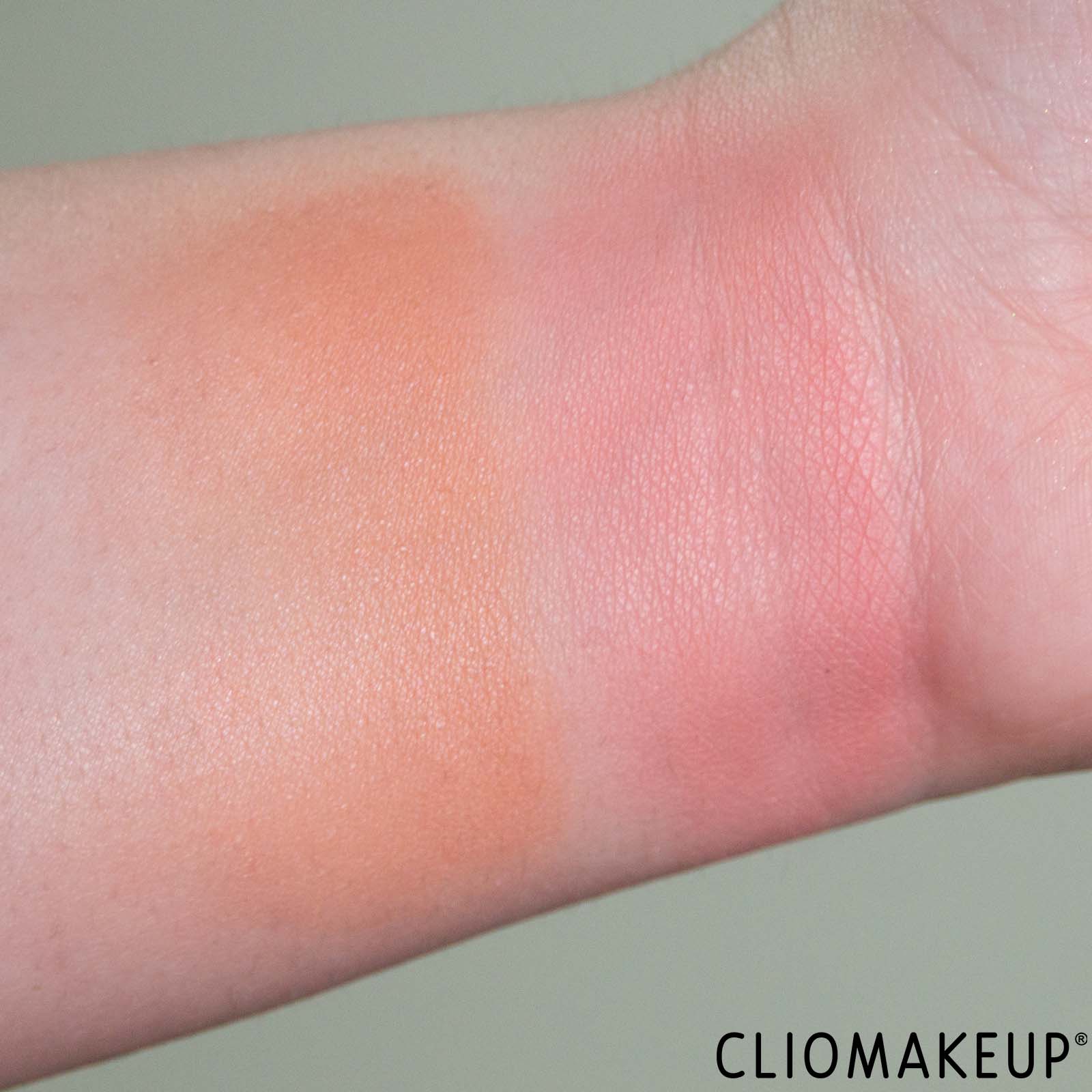 cliomakeup-recensione-blush-bareminerals-holiday-2023-glow-giver-cheek-duo-8