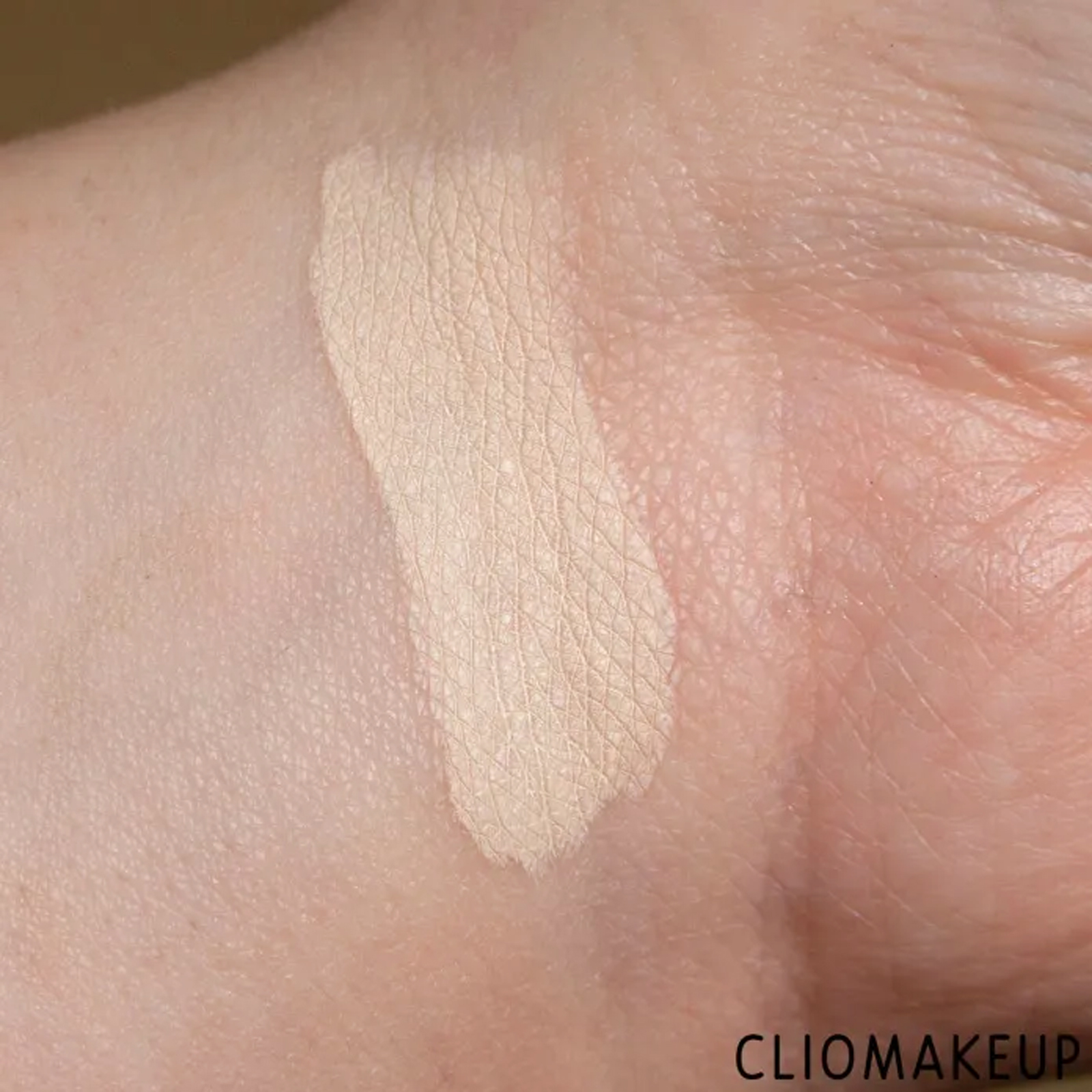 cliomakeup-recensione-correttore-rimmel-lasting-finish-breathable-25h-concealer-7