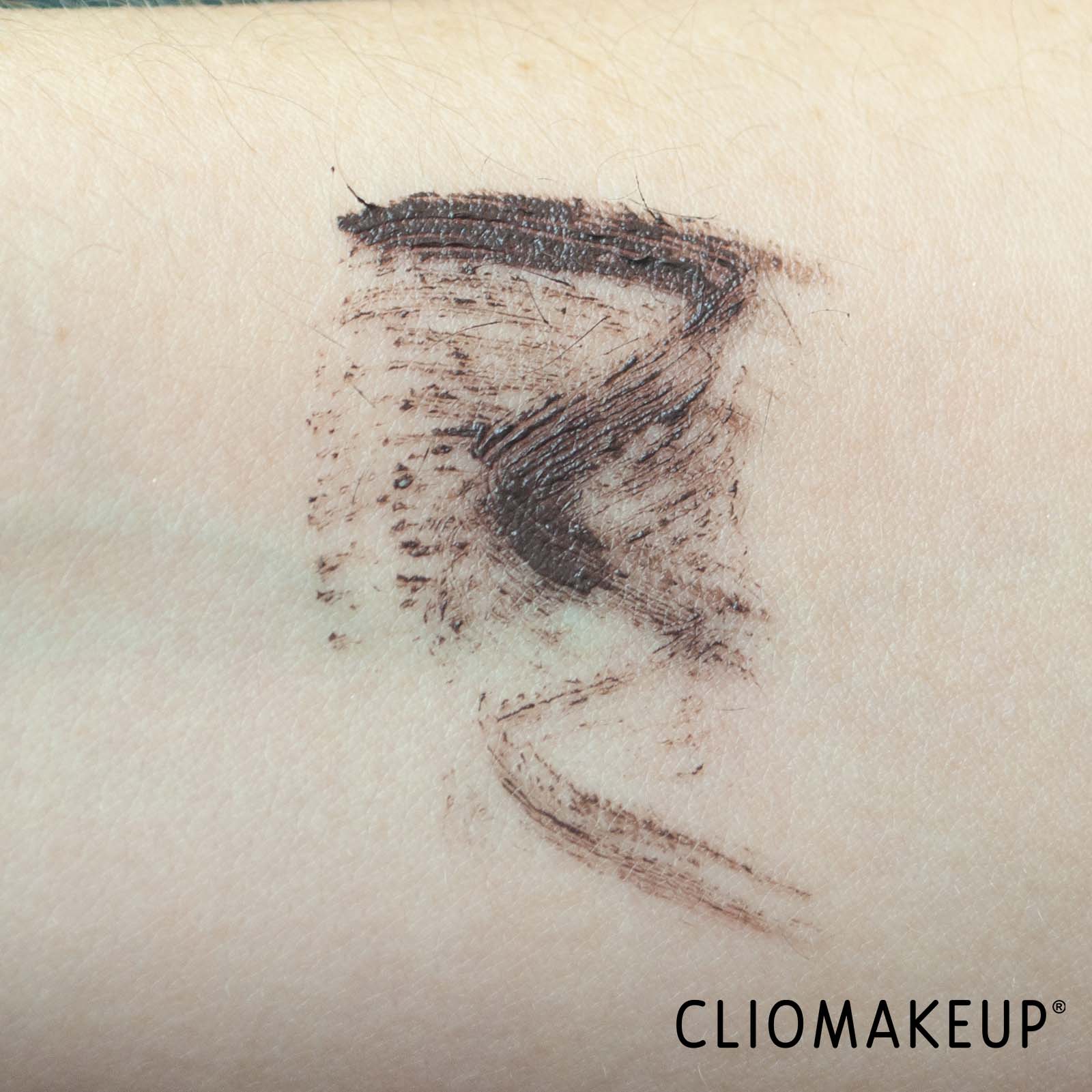cliomakeup-recensione-mascara-maybelline-total-temptation-deep-cocoa-mascara-6
