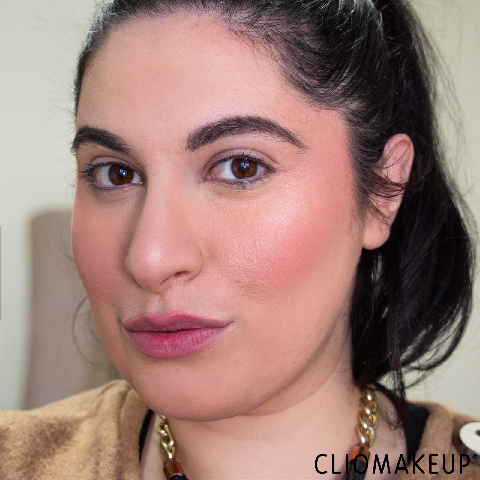 cliomakeup-recensione-palette-viso-catrice-cheek-affair-blush-e-highlighter-palette-12