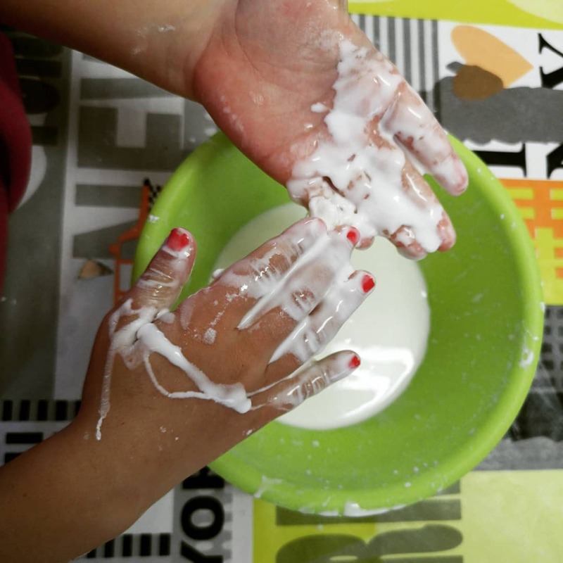 cliomakeup-esperimenti-semplici-bambini-casa-amido-di-mais