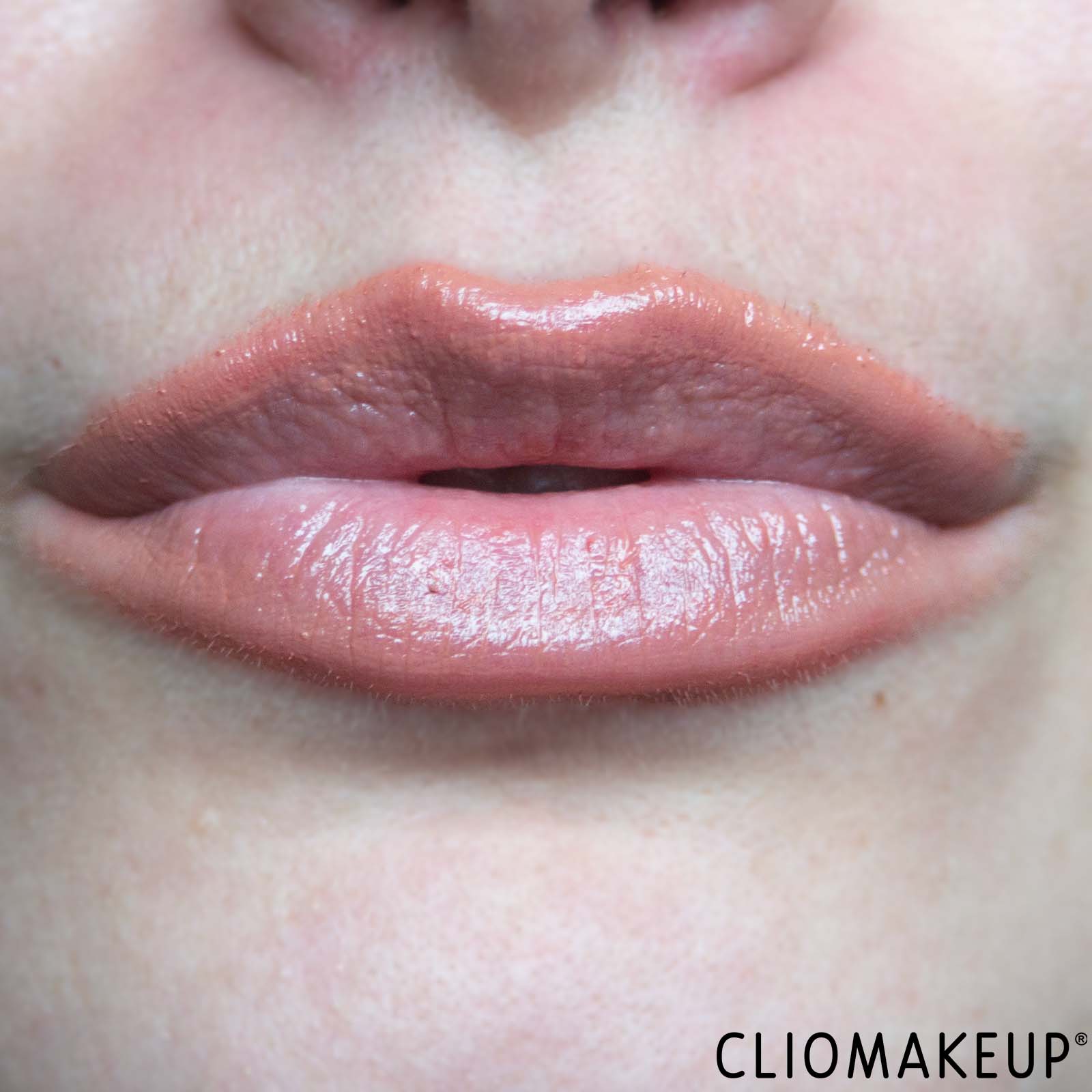 cliomakeup-recensione-balsamo-labbra-essence-essence-chilly-vanilly-colour-intensifying-lip-balm-12