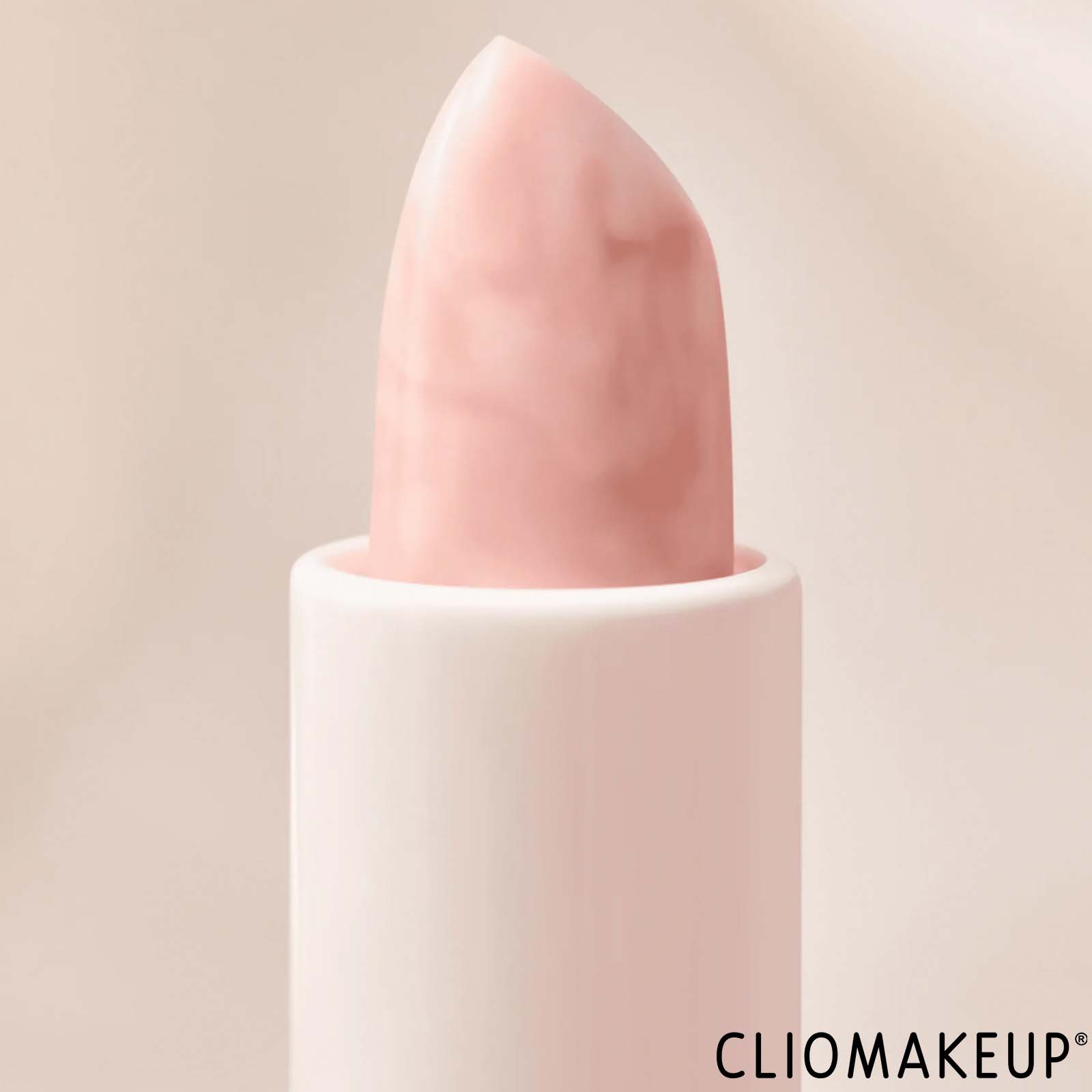 cliomakeup-recensione-balsamo-labbra-essence-essence-chilly-vanilly-colour-intensifying-lip-balm-3
