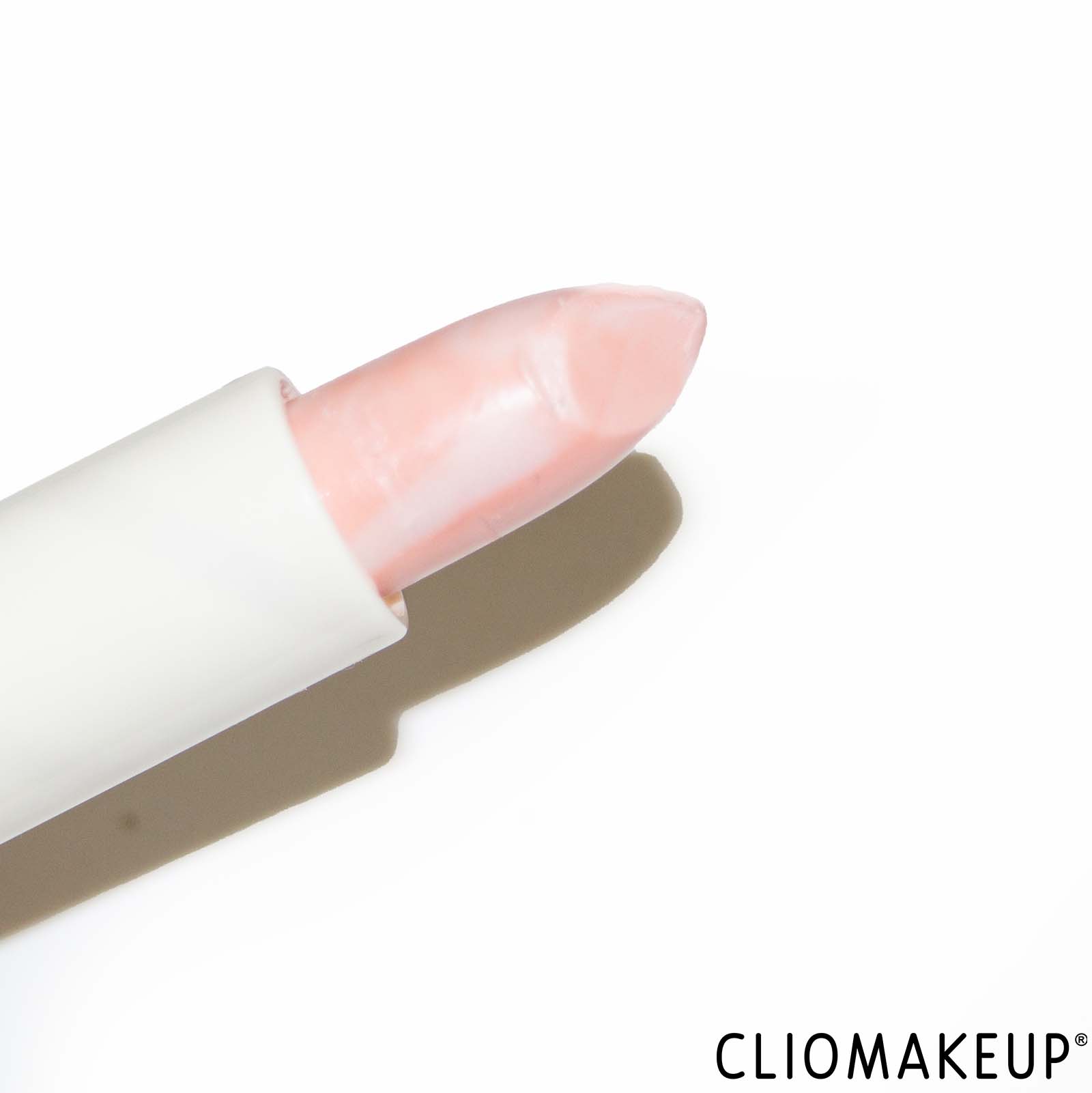 cliomakeup-recensione-balsamo-labbra-essence-essence-chilly-vanilly-colour-intensifying-lip-balm-5