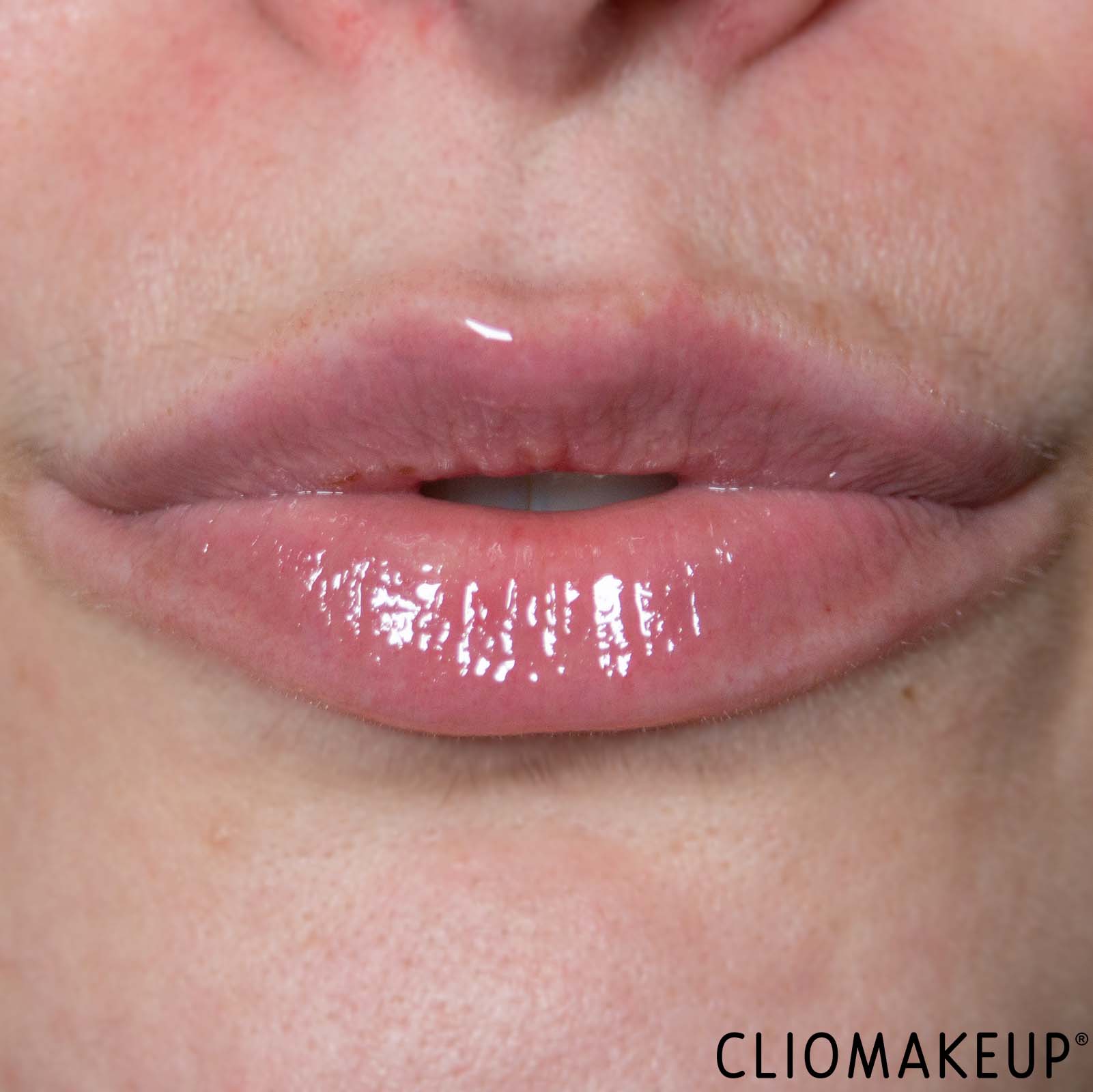 cliomakeup-recensione-gloss-essence-chilly-vanilly-lip-gaze-10