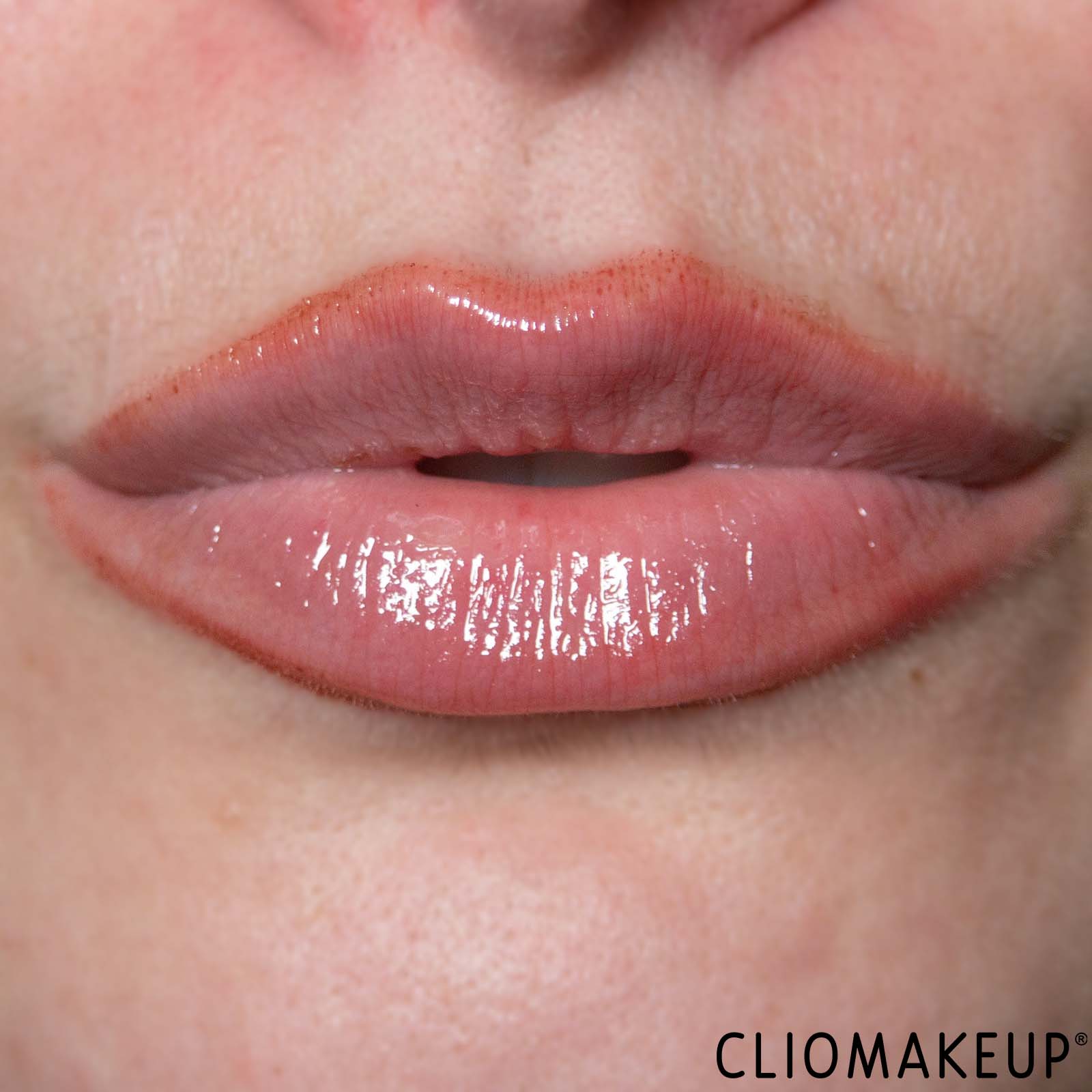 cliomakeup-recensione-gloss-essence-chilly-vanilly-lip-gaze-12