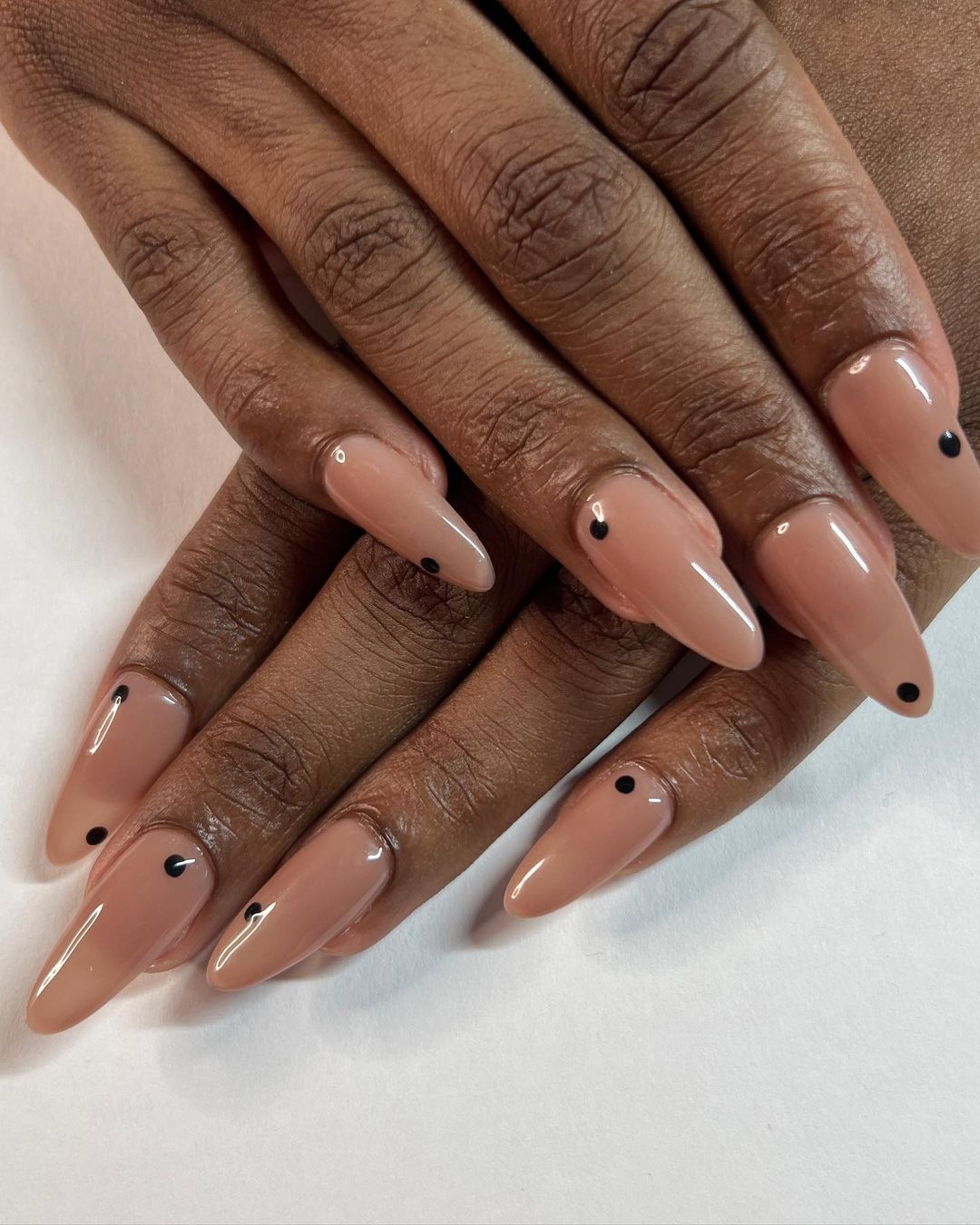 cliomakeup-unghie-semplici-2024-13