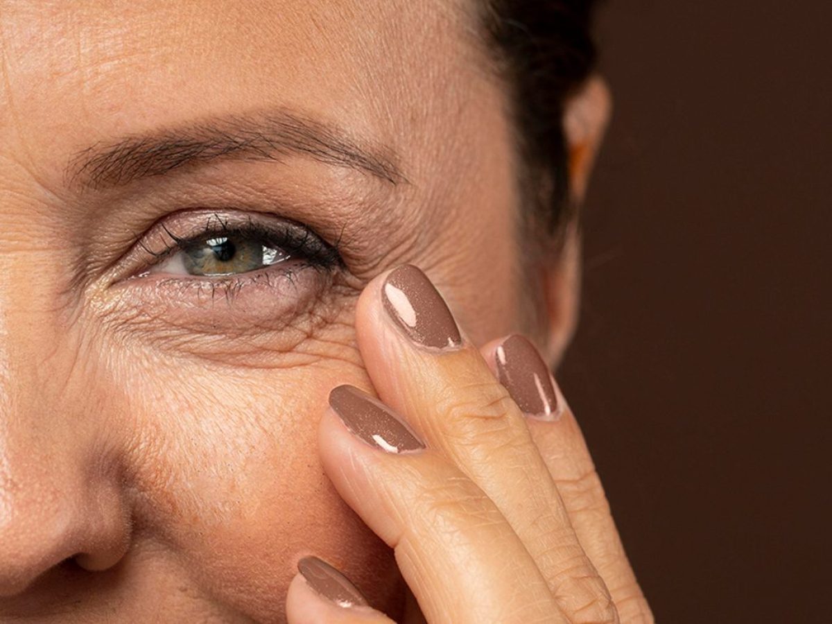 cliomakeup-come-applicare-correttore-pelle-matura-1