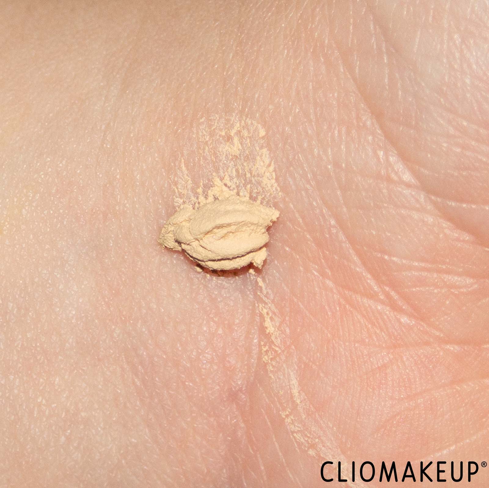 cliomakeup-recensione-fondotinta-essence-natural-matte-mousse-foundation-7