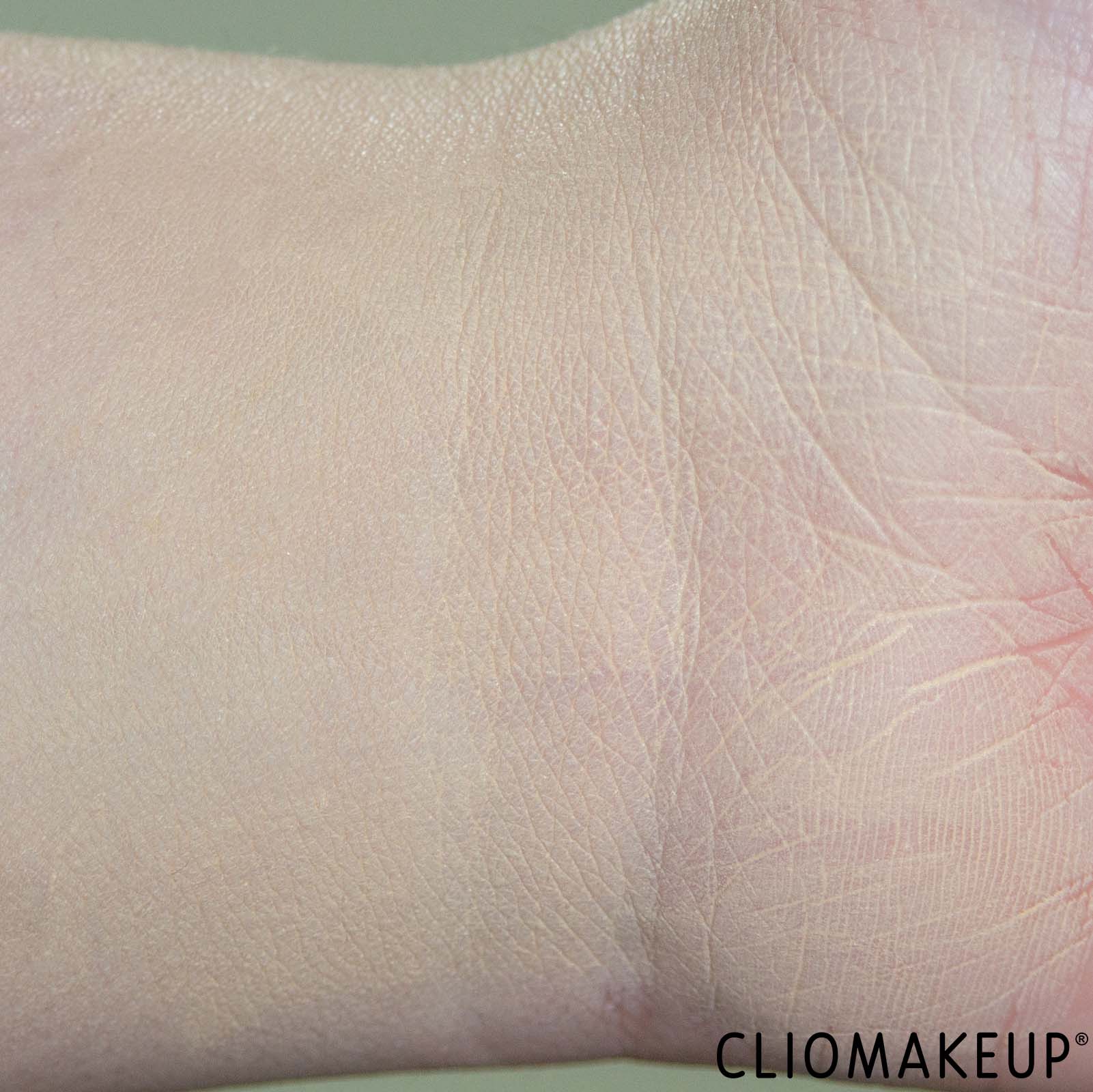 cliomakeup-recensione-fondotinta-essence-natural-matte-mousse-foundation-8