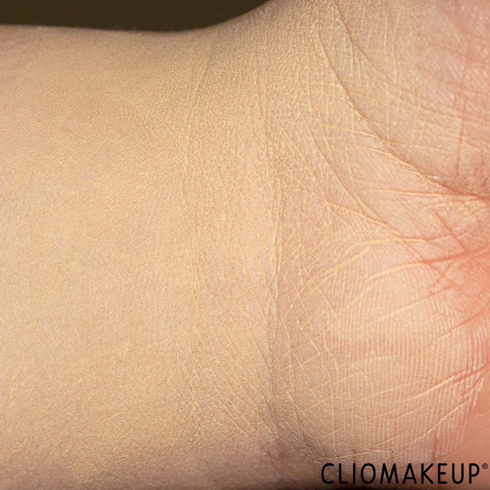 cliomakeup-recensione-fondotinta-essence-natural-matte-mousse-foundation-9