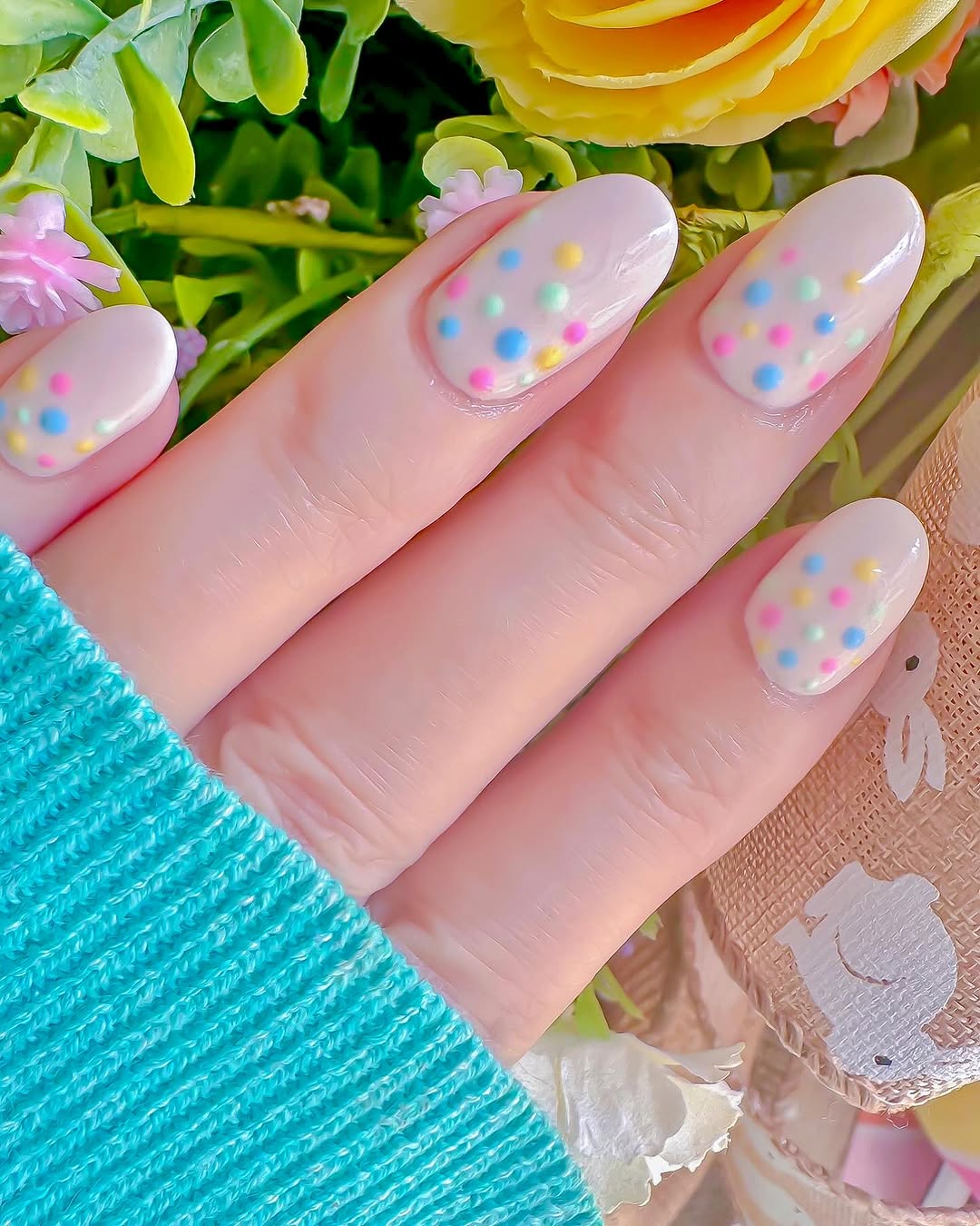 unghie-pasqua-eleganti-pois