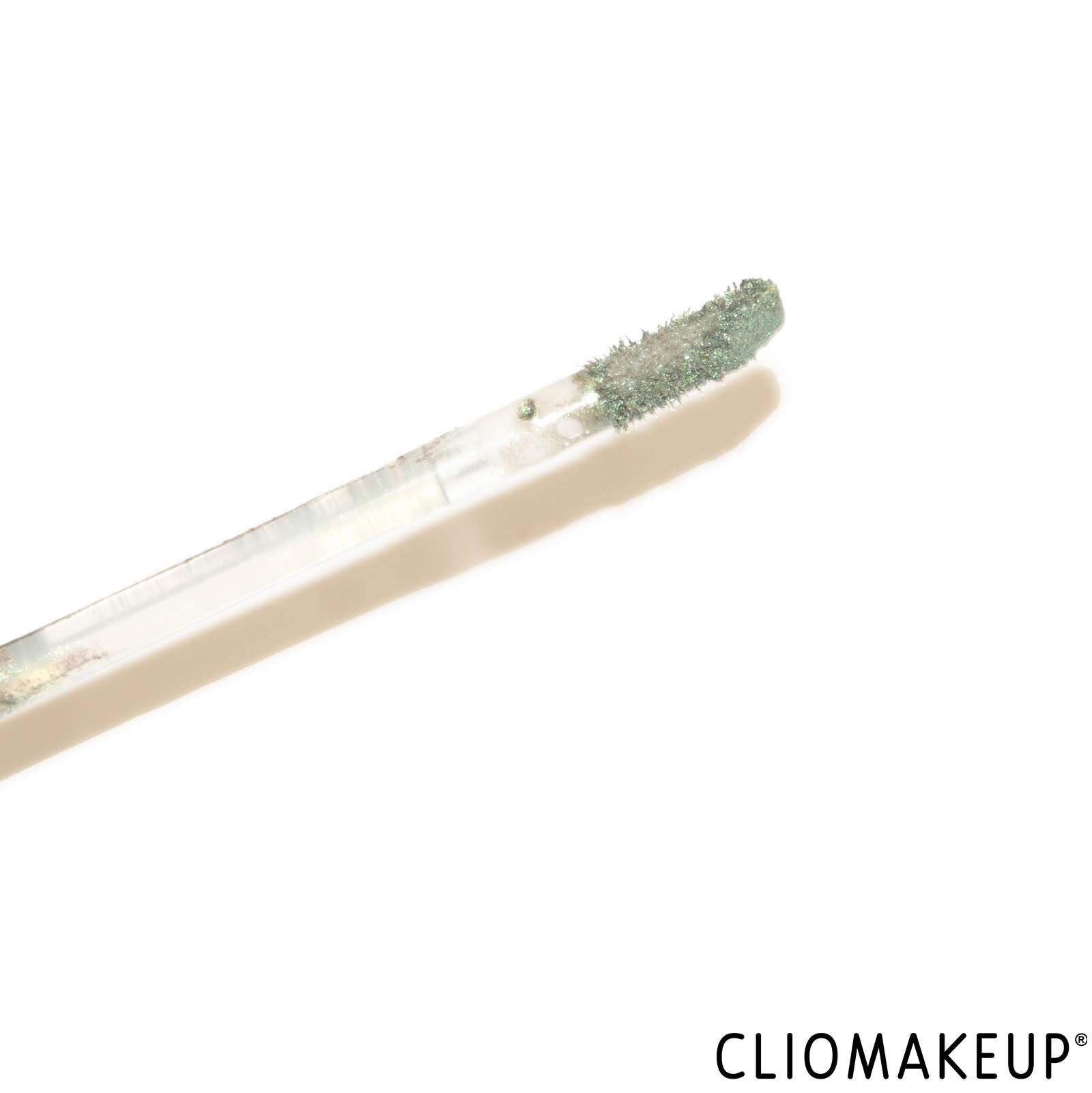 cliomakeup-recensione-ombretti-liquidi-essence-luminous-eye-tint-liquid-shadow-5