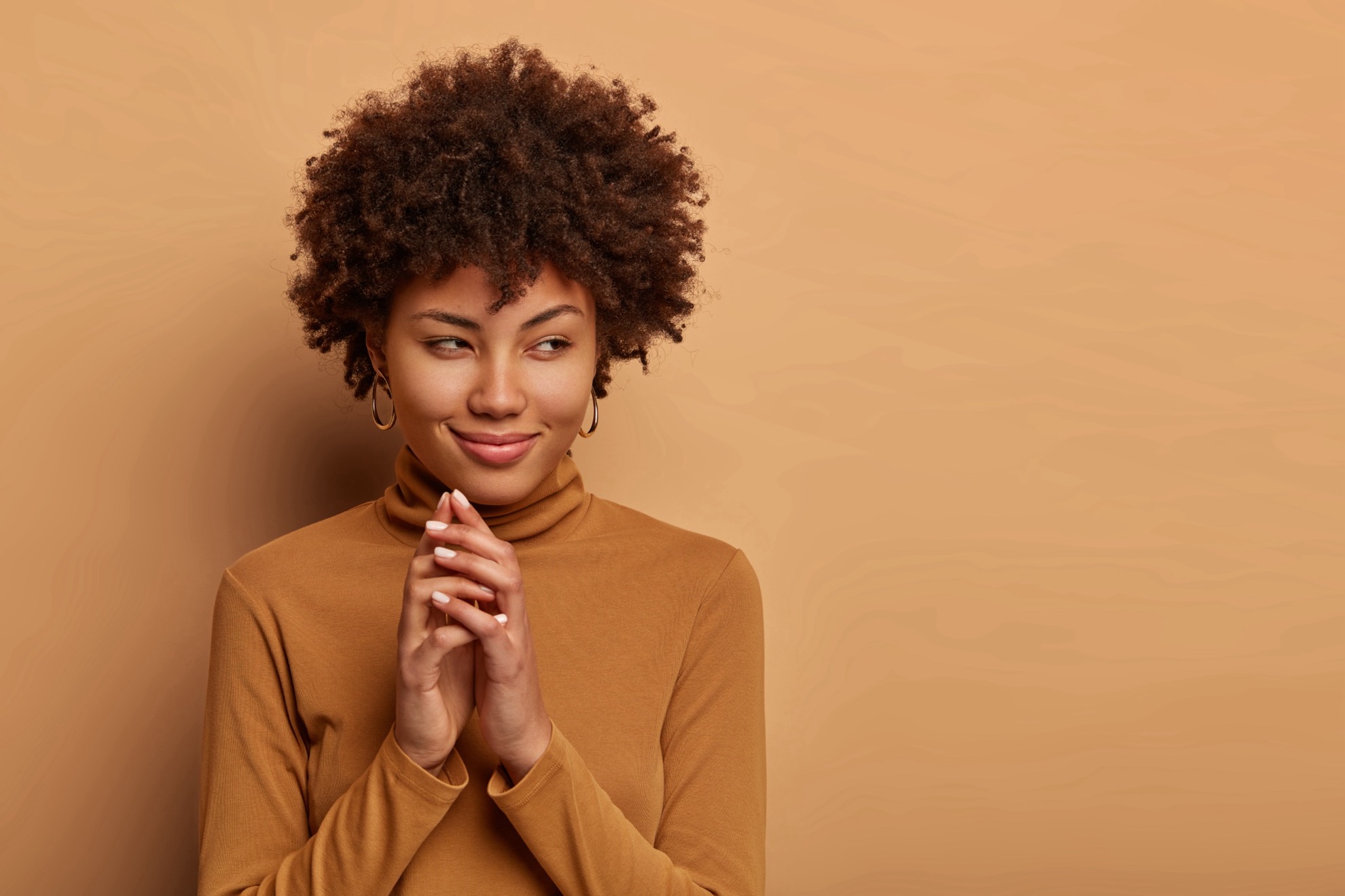 Cliomakeup-colori-capelli-ricci-castani