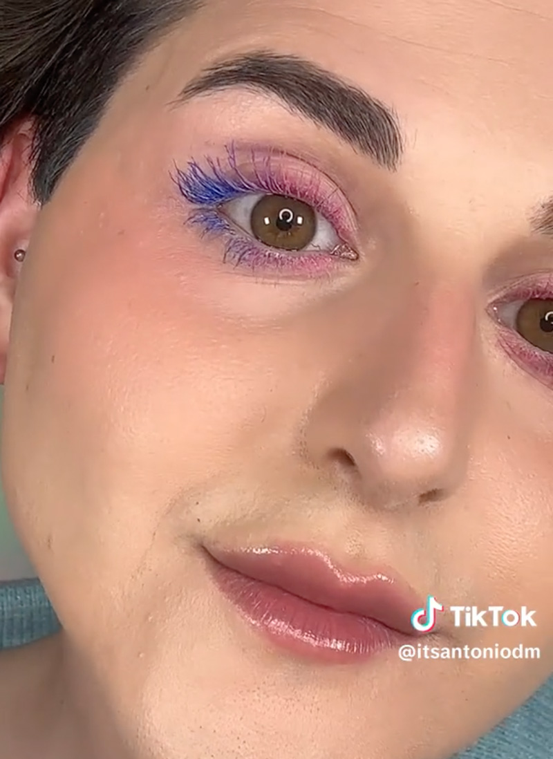 cliomakeup-ombrè-mascara-applicazione-mascara-blu