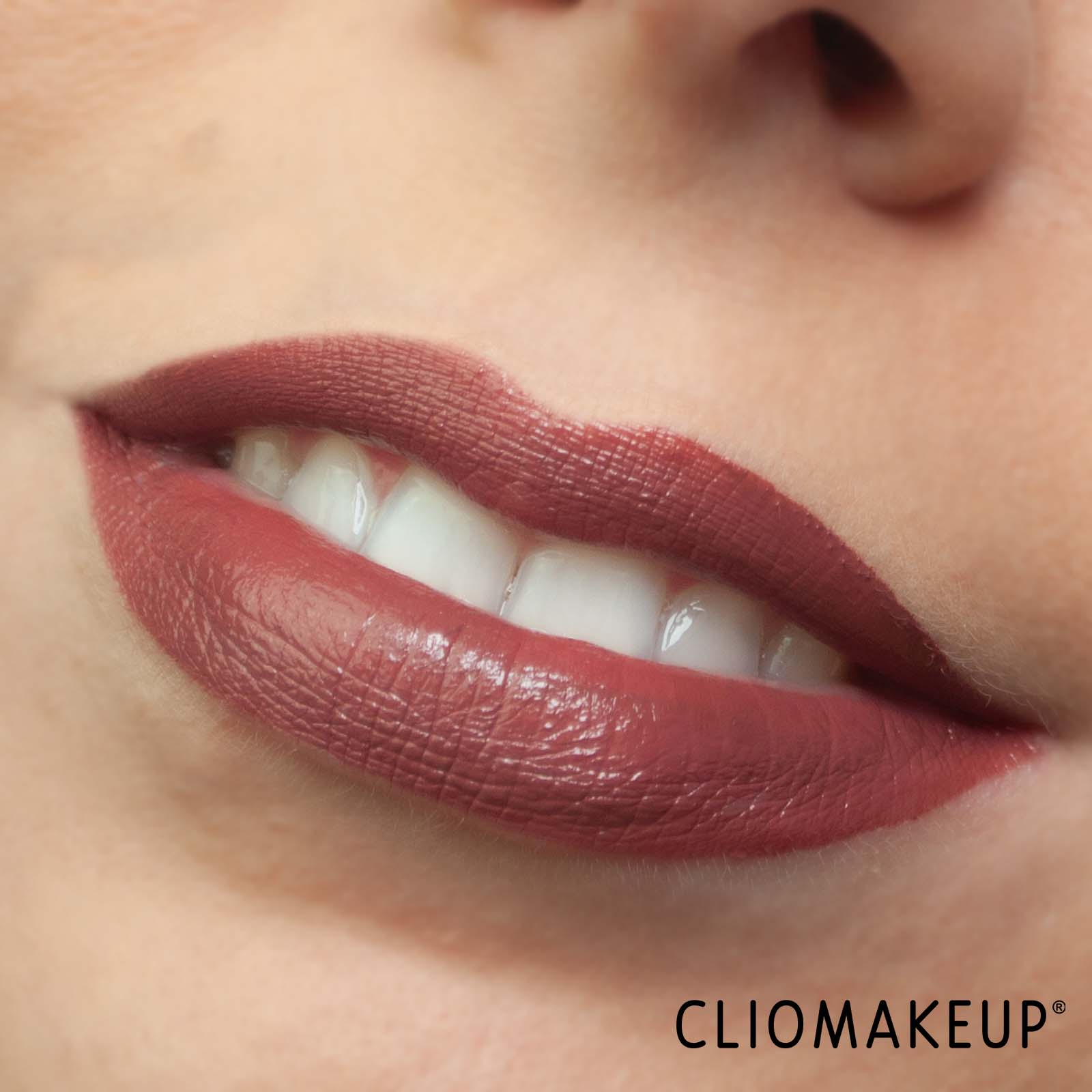 cliomakeup-recensione-rossetti-deborah-super-vinyl-no-transfer-shake-lipstick-10