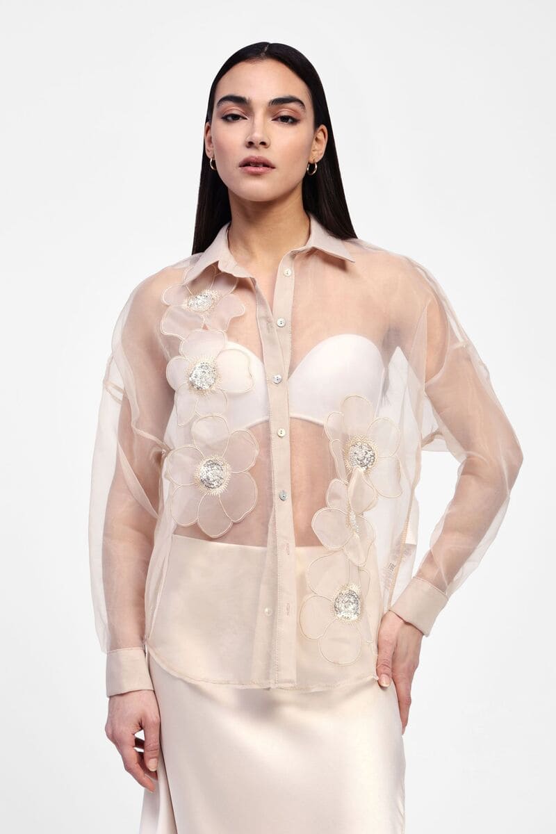 come-vestirsi-bene-in-primavera-dixie-camicia-trasparente-applicazioni