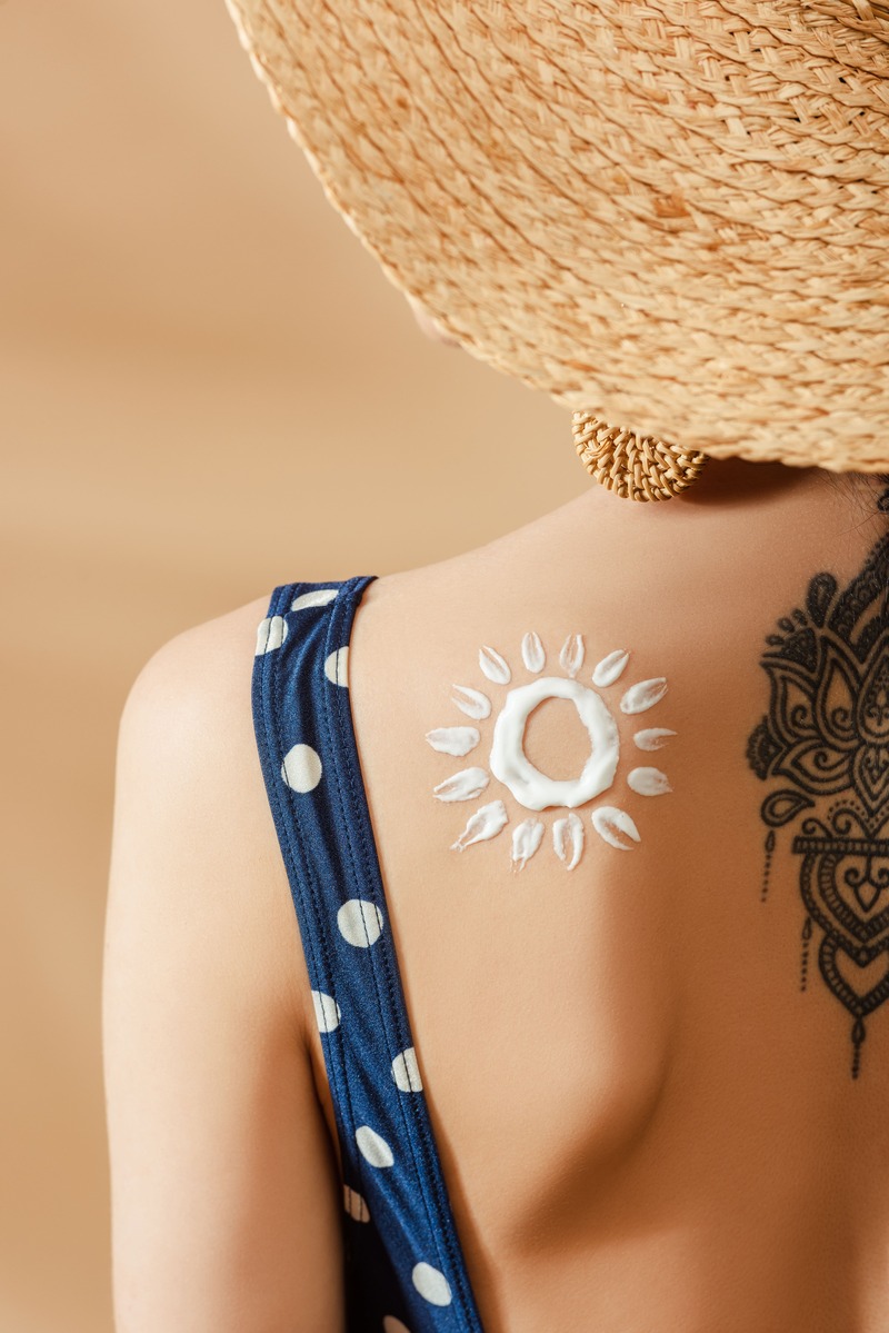 crema-solare-tatuaggi-tattoo-al-sole