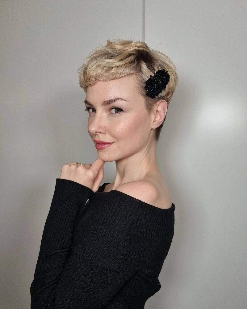 cliomakeup-semi-raccolto-capelli-corti-fermaglio